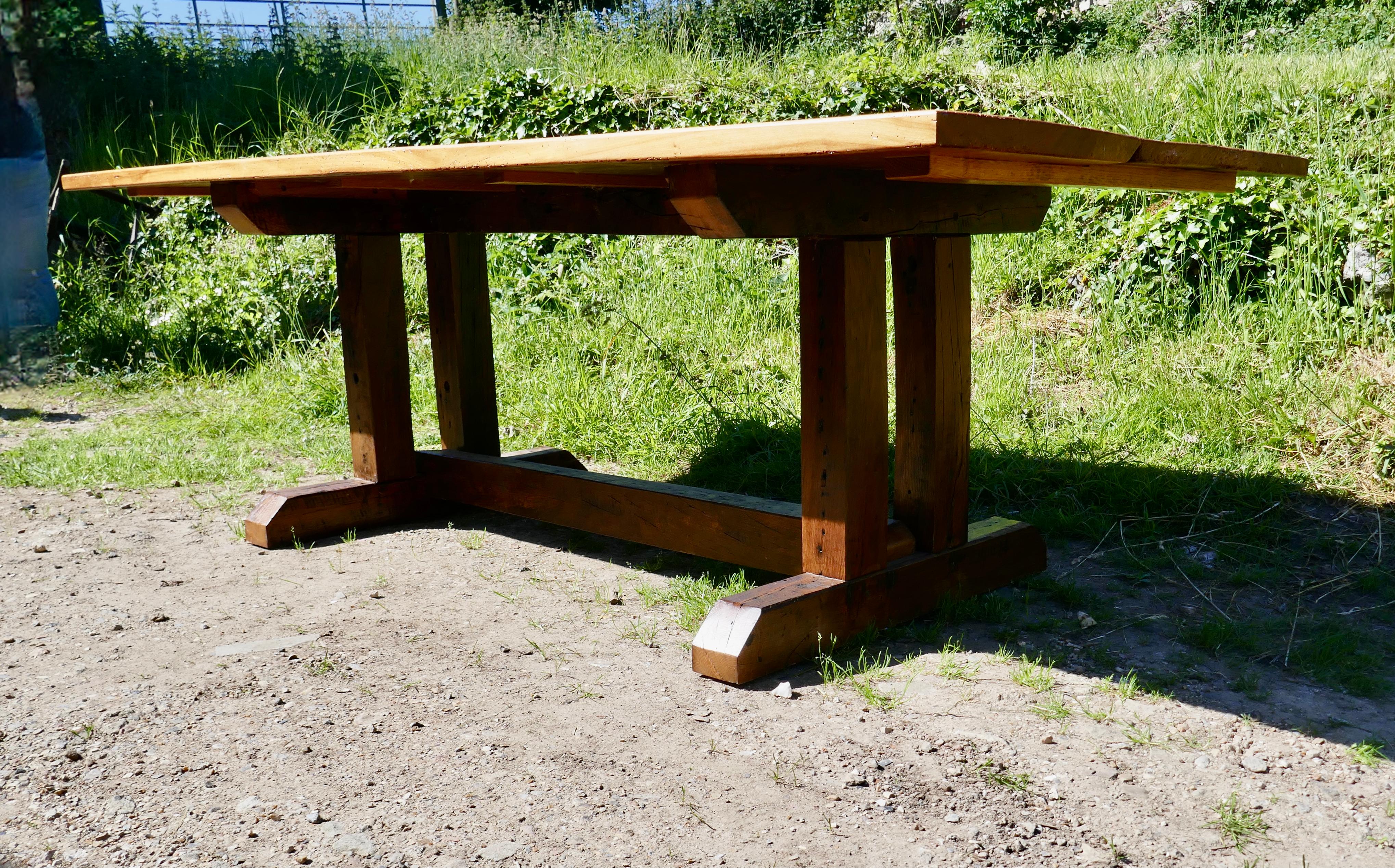 Early 20th Century Reclaimed Elm Rustic English Barn Table    This is a superb piece  For Sale