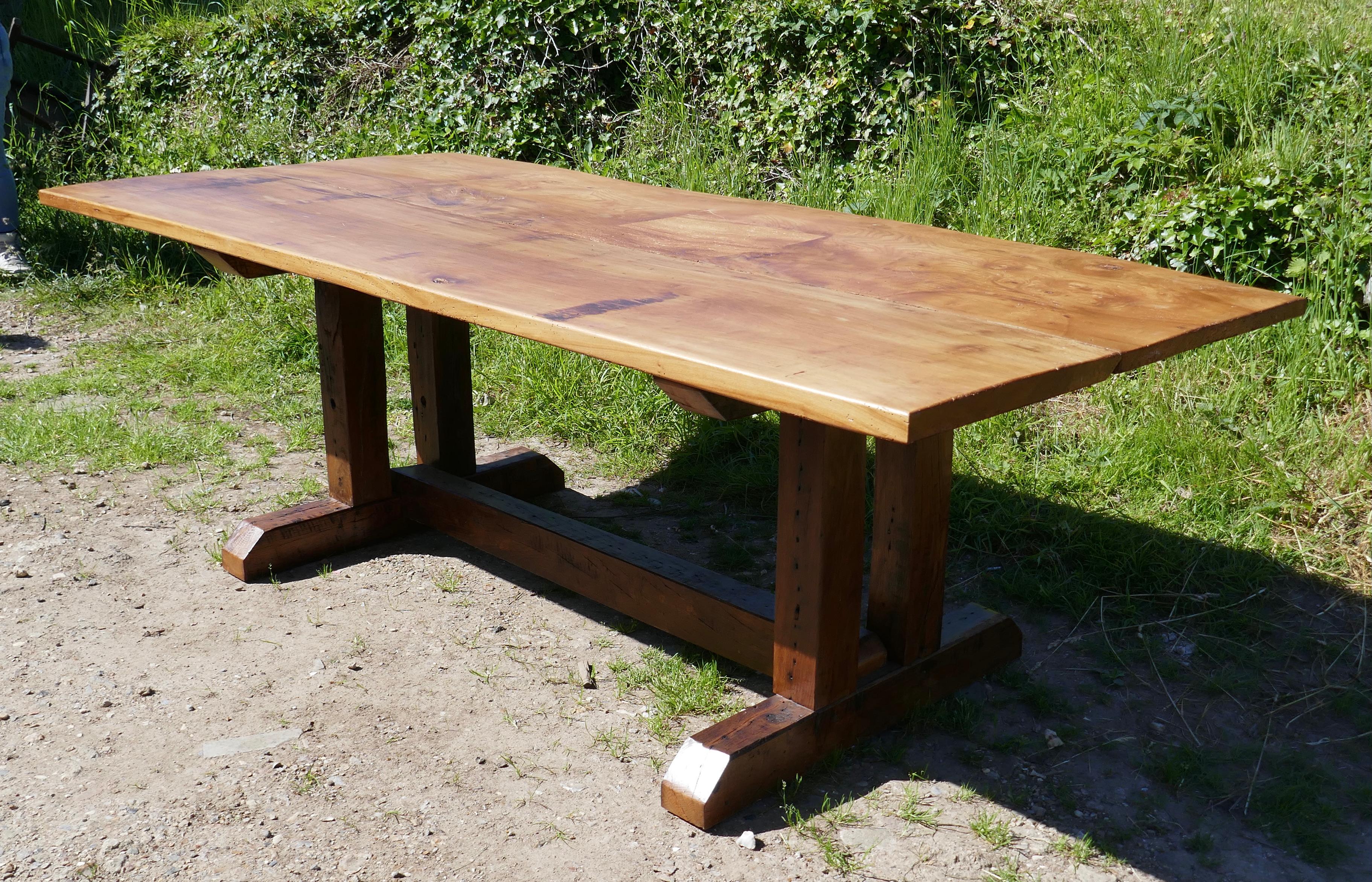 Reclaimed Elm Rustic English Barn Table    This is a superb piece  For Sale 1