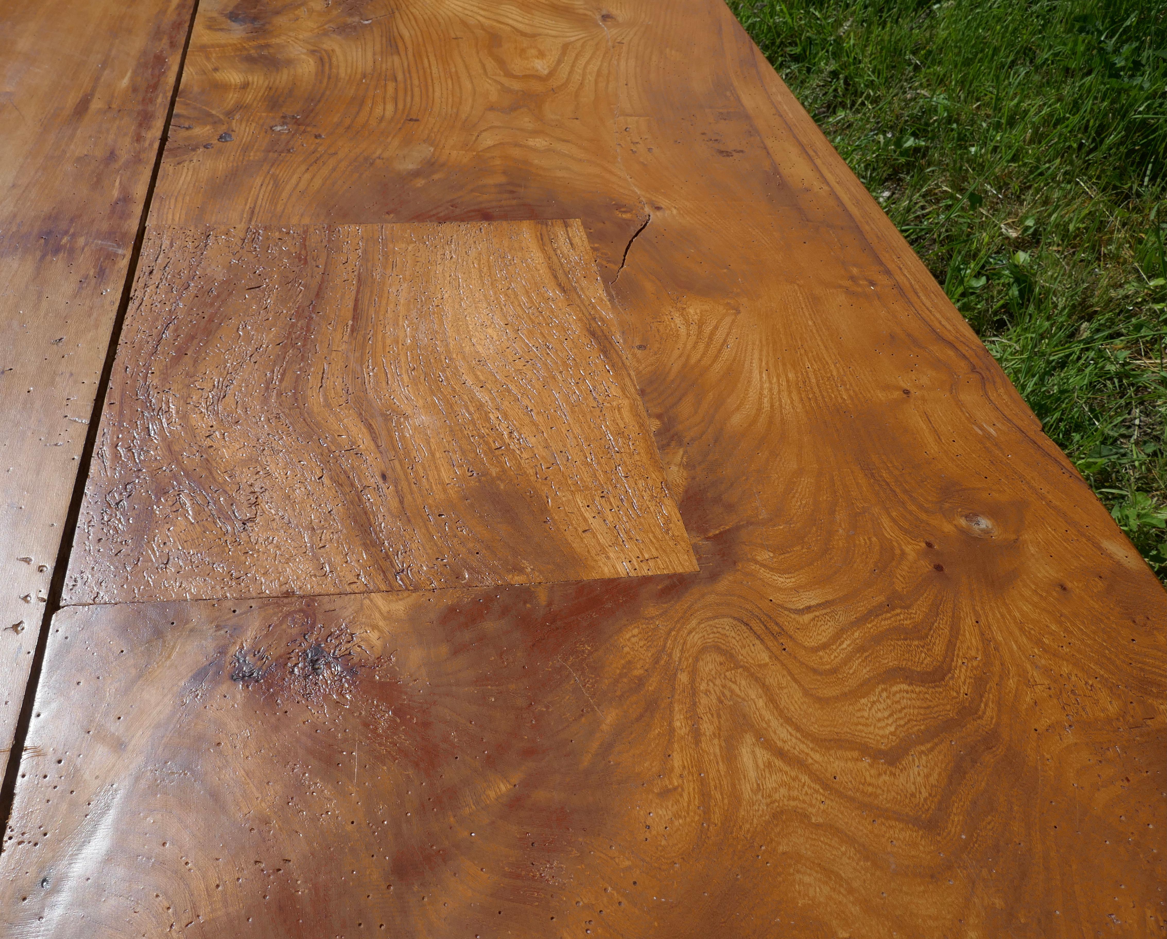 Reclaimed Elm Rustic English Barn Table    This is a superb piece  For Sale 2