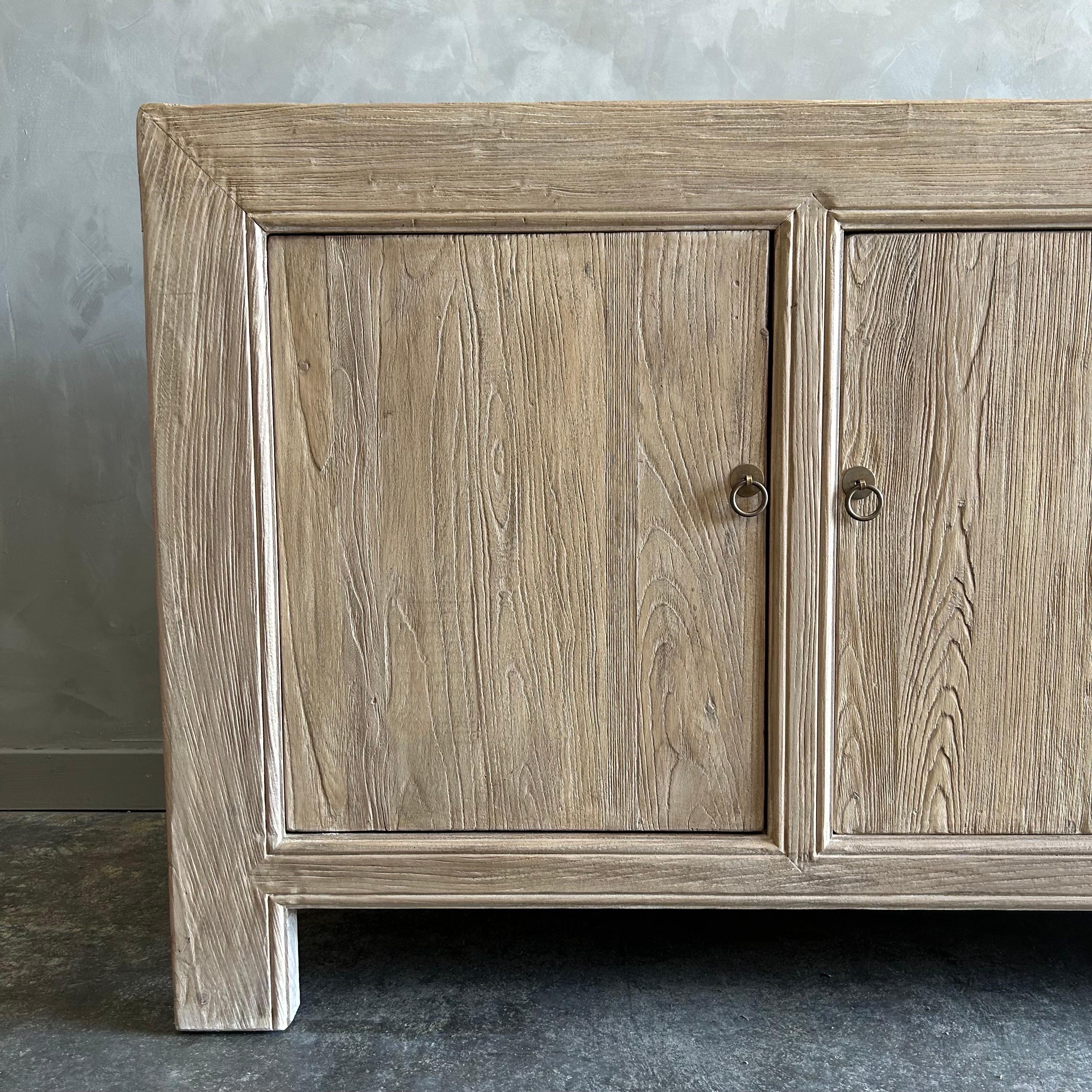 Wiederaufbereitete Ulme Wood 4 Tür Schrank oder Sideboard (Organische Moderne) im Angebot
