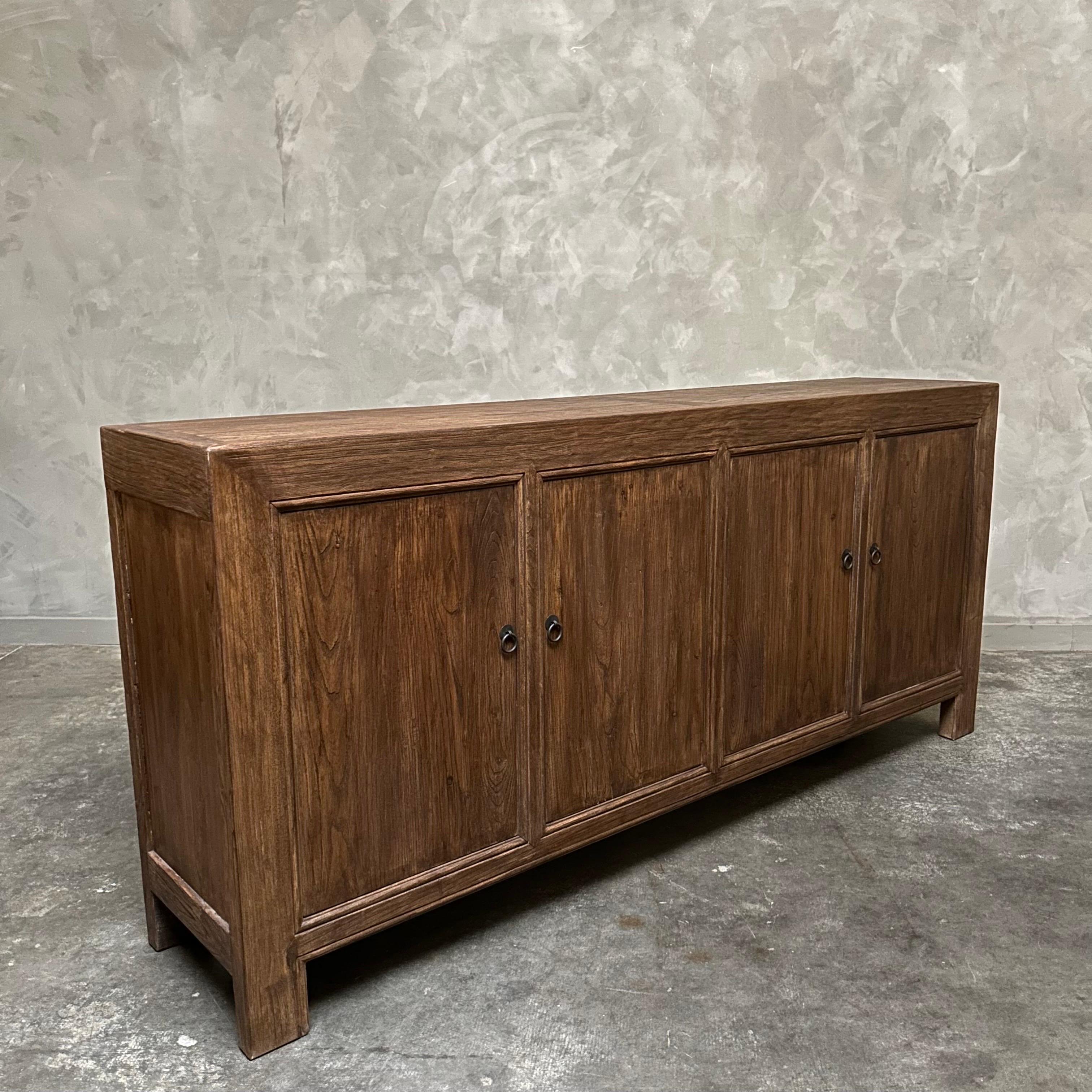 Armario o Aparador de 4 Puertas de Madera de Olmo Recuperada en Acabado Oscuro en venta 2