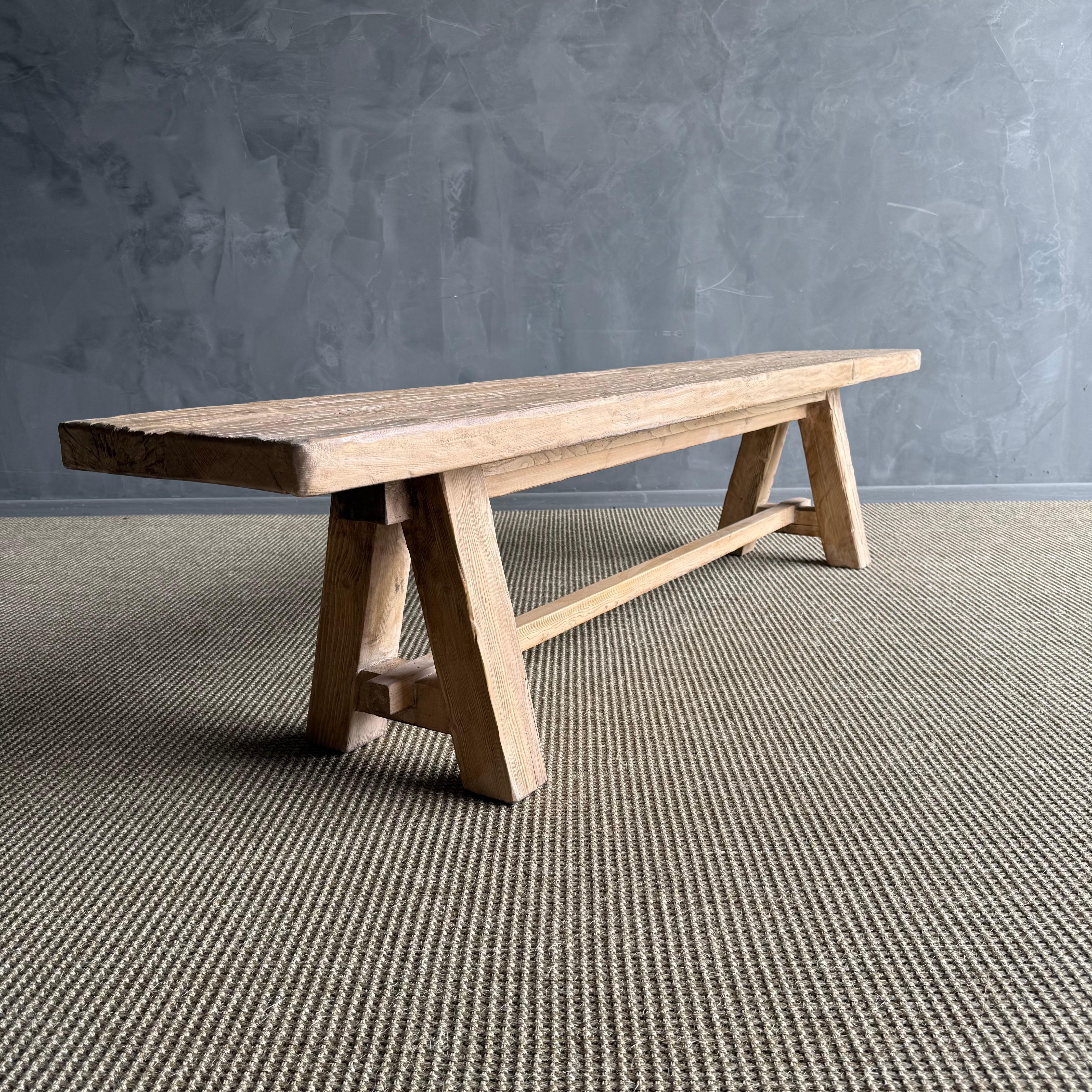 Organique Banc en bois d'orme récupéré avec brancard en vente