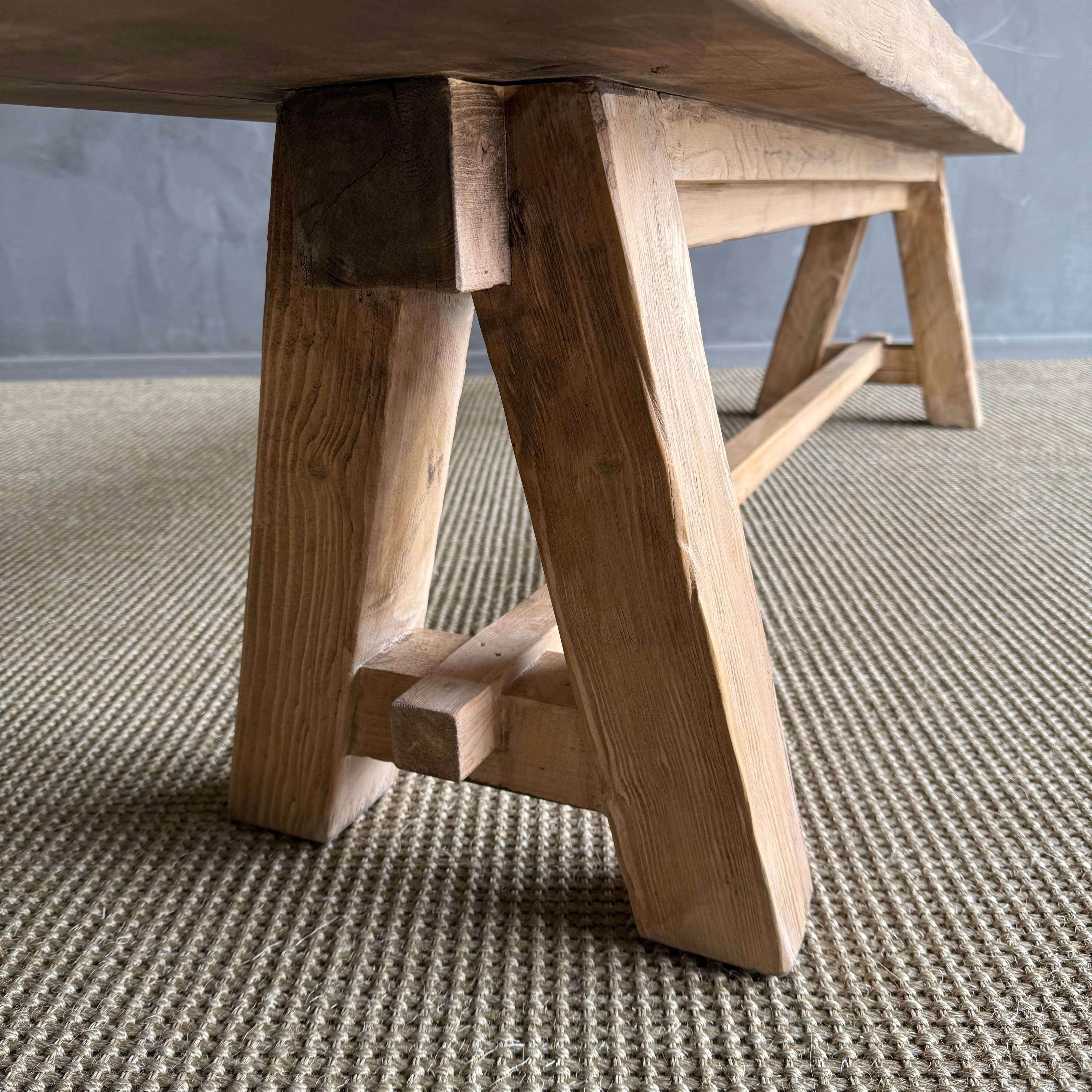 Banc en bois d'orme récupéré avec brancard Bon état - En vente à Old Town Orange, CA
