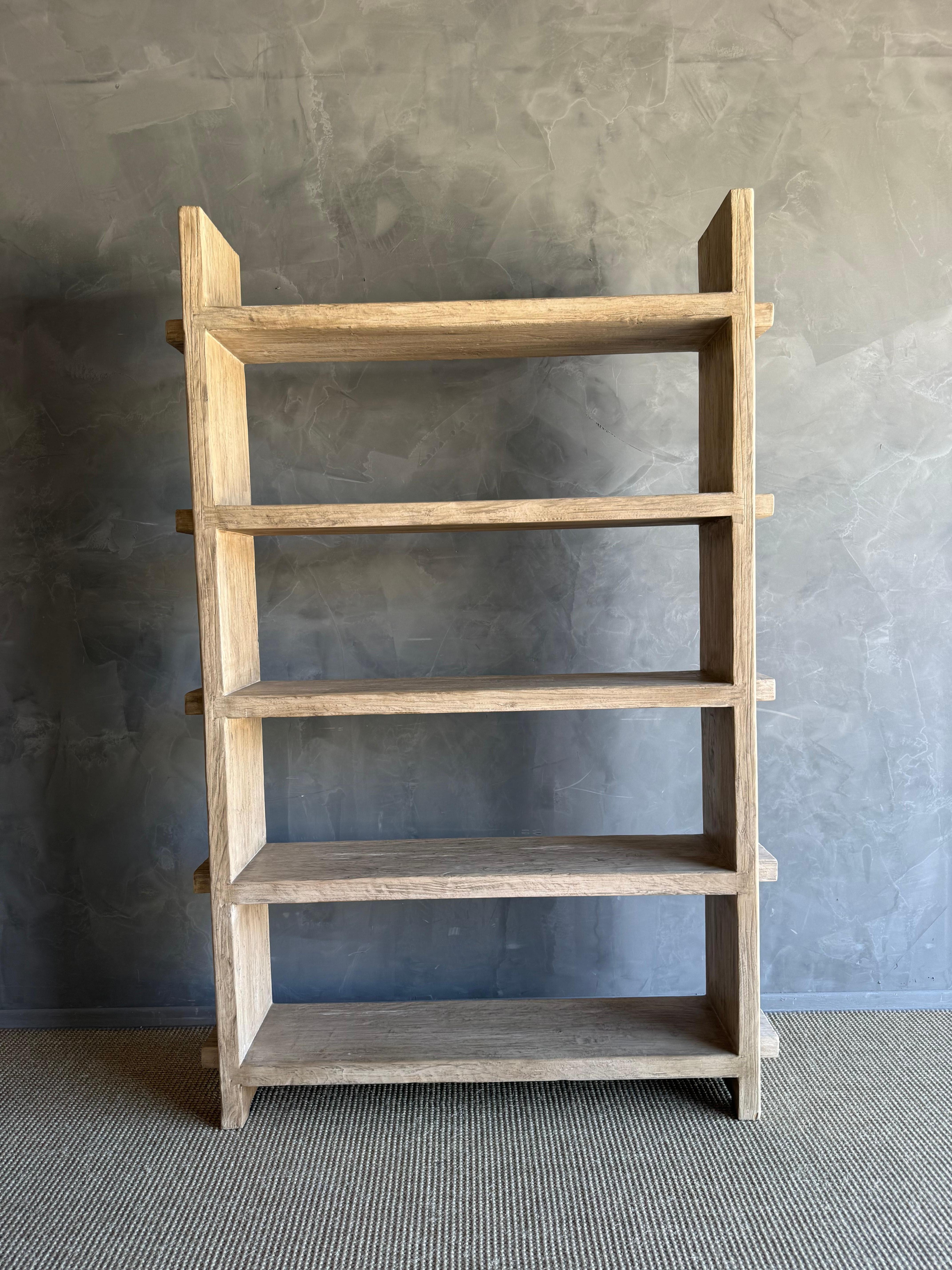 XXIe siècle et contemporain Bibliothèque en bois d'orme récupéré en finition Nature en vente