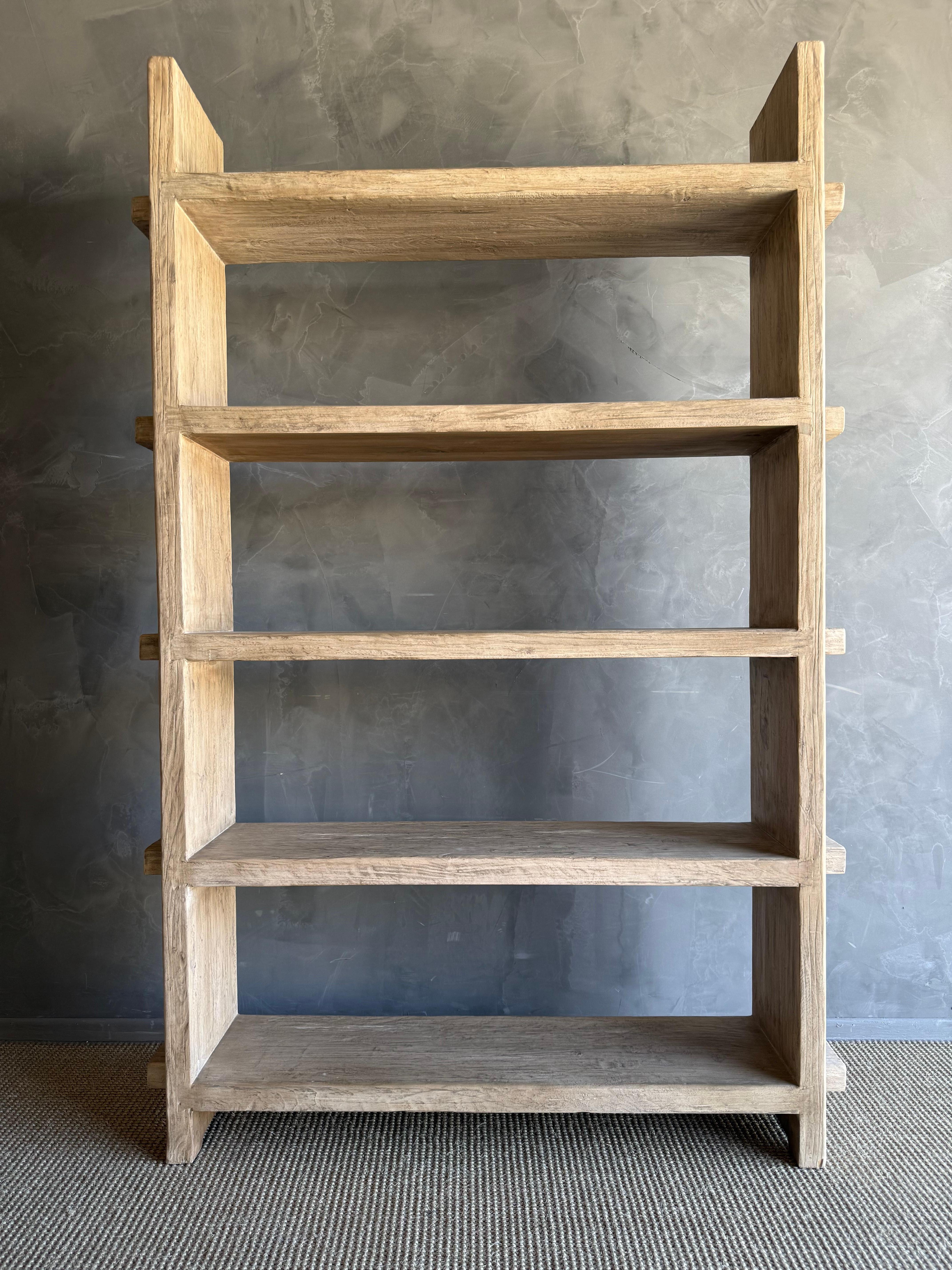 Bibliothèque en bois d'orme récupéré en finition Nature en vente 1