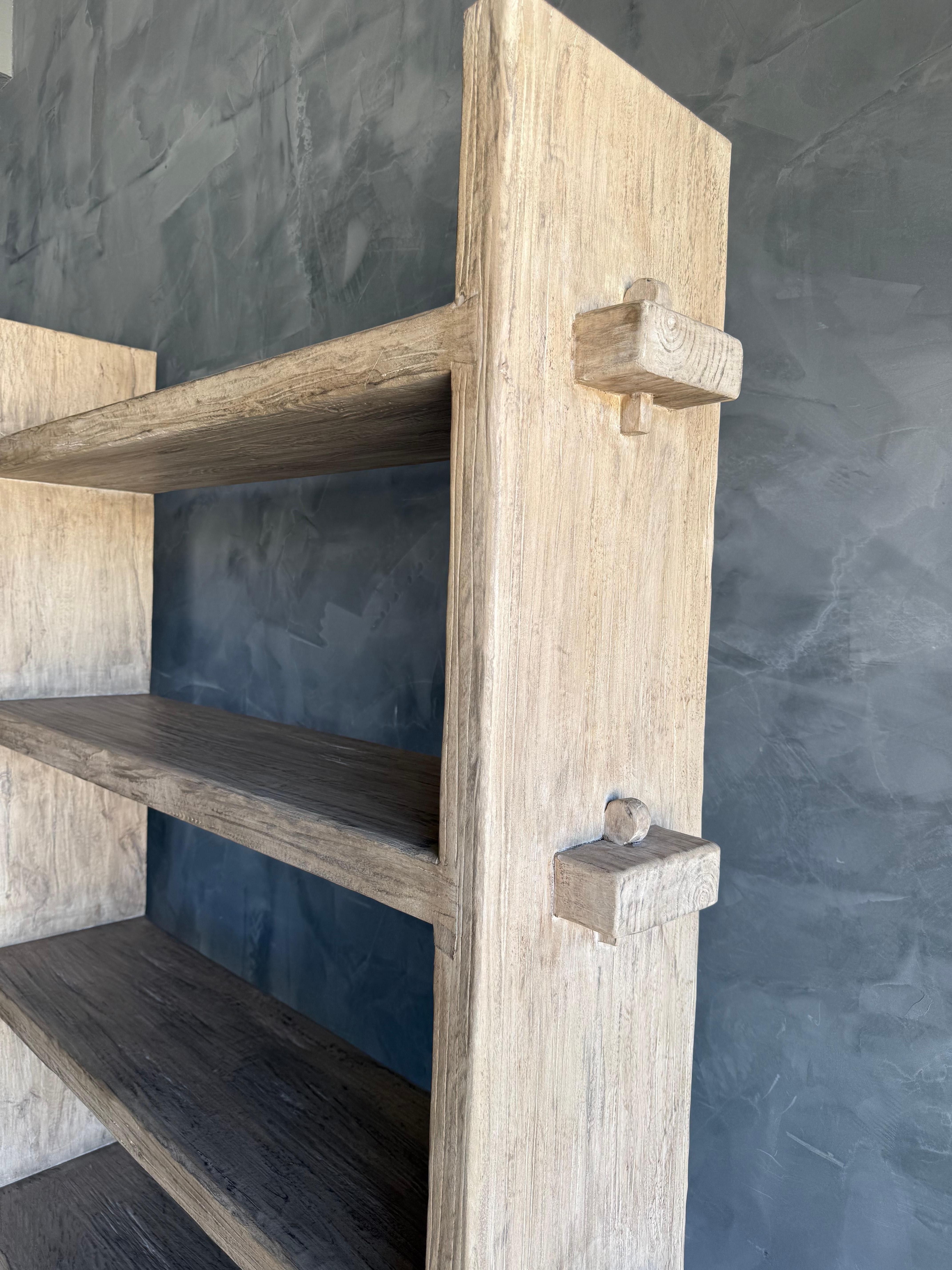 Bibliothèque en bois d'orme récupéré en finition Nature en vente 2