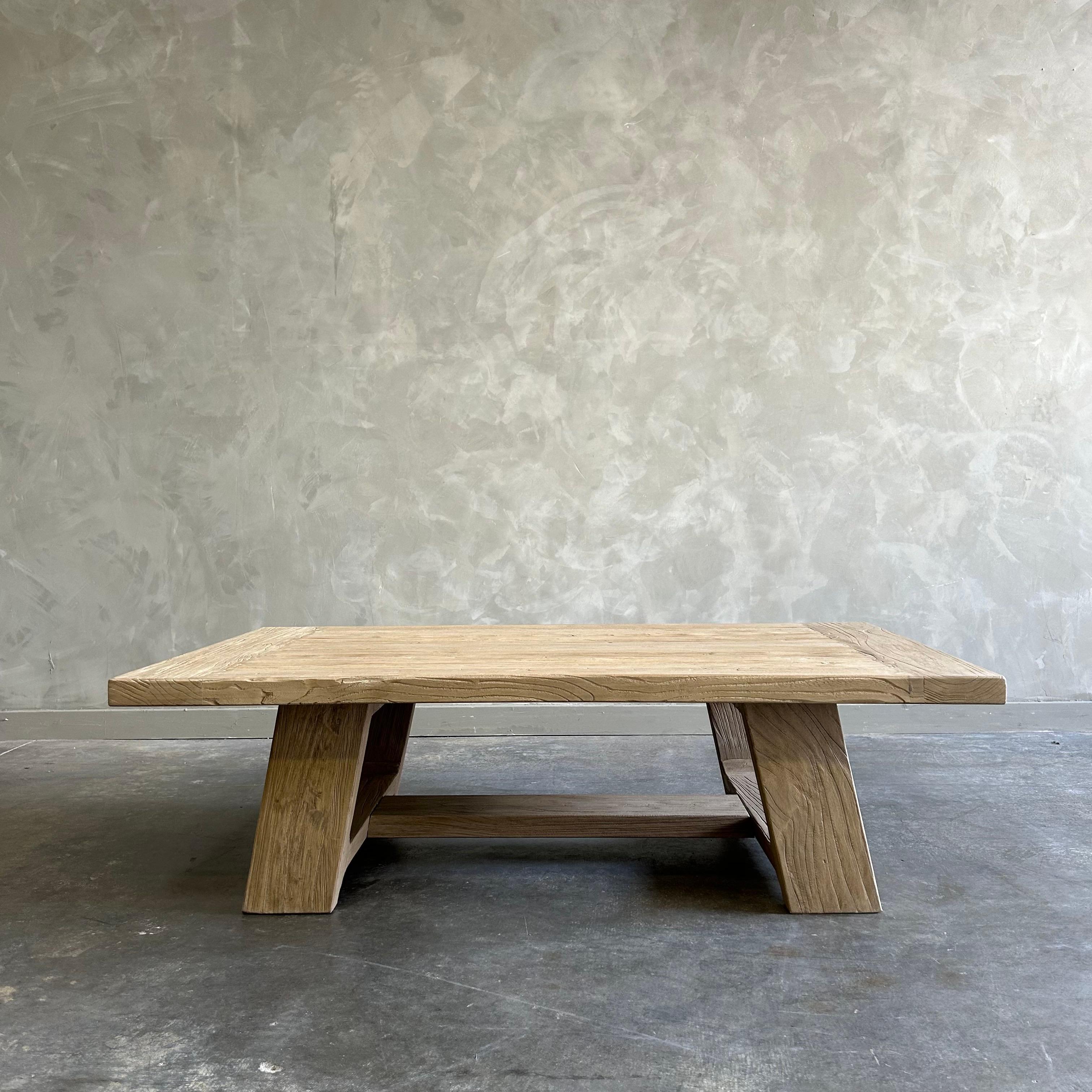 Table basse en bois d'orme récupéré  Neuf - En vente à Brea, CA