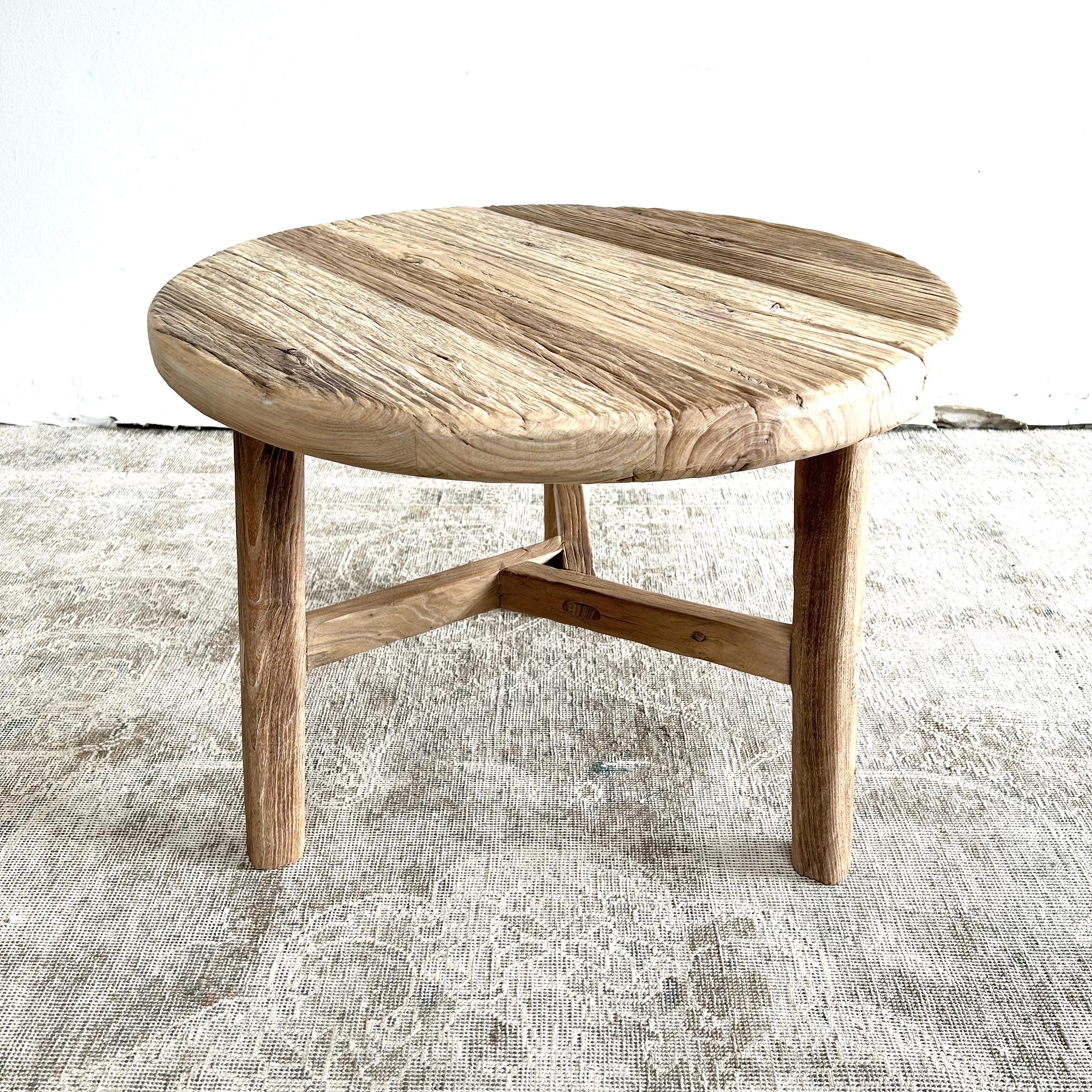 Table d'appoint en bois d'orme récupéré, finition naturelle Neuf - En vente à Brea, CA