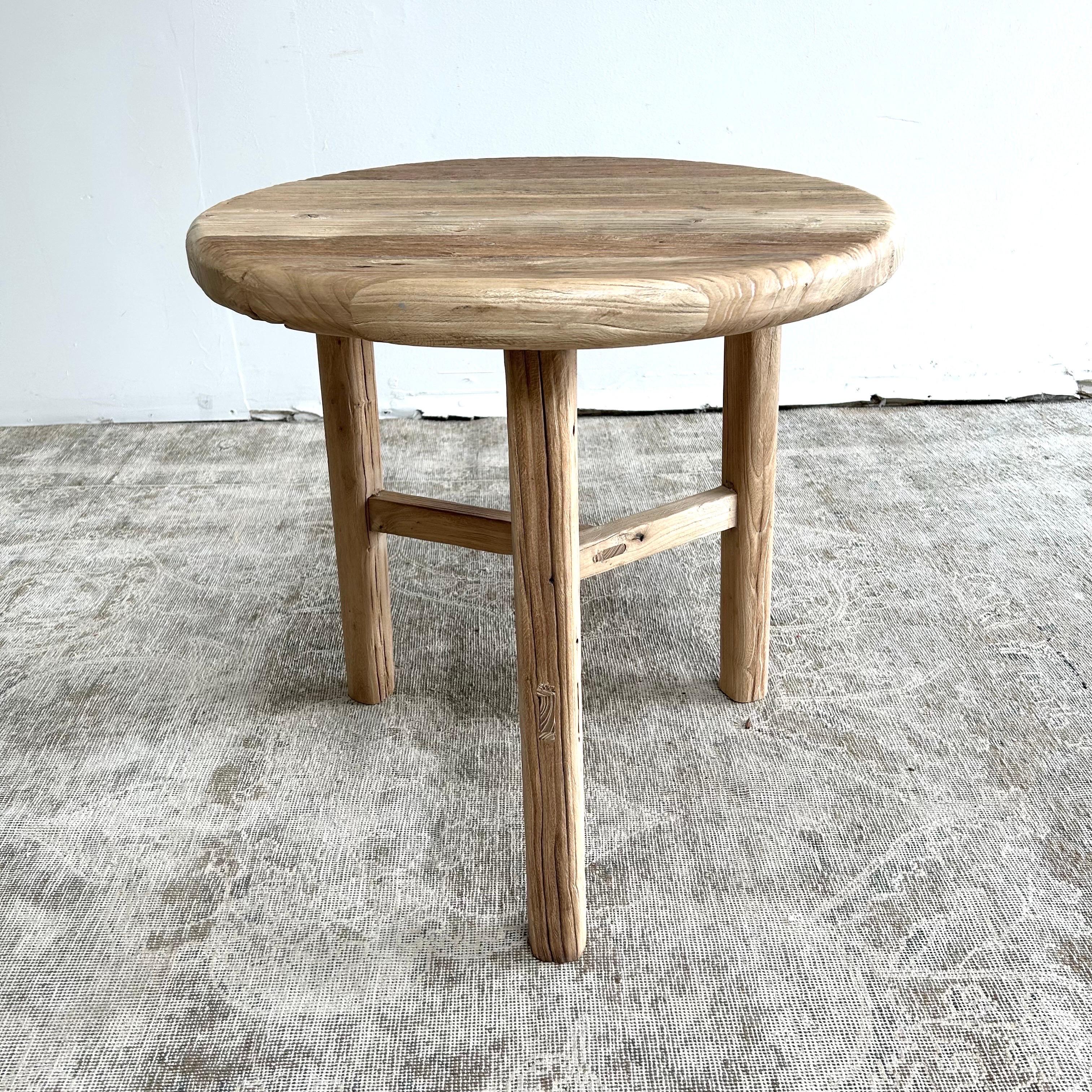 Table d'appoint en bois d'orme récupéré, finition naturelle Bon état - En vente à Brea, CA