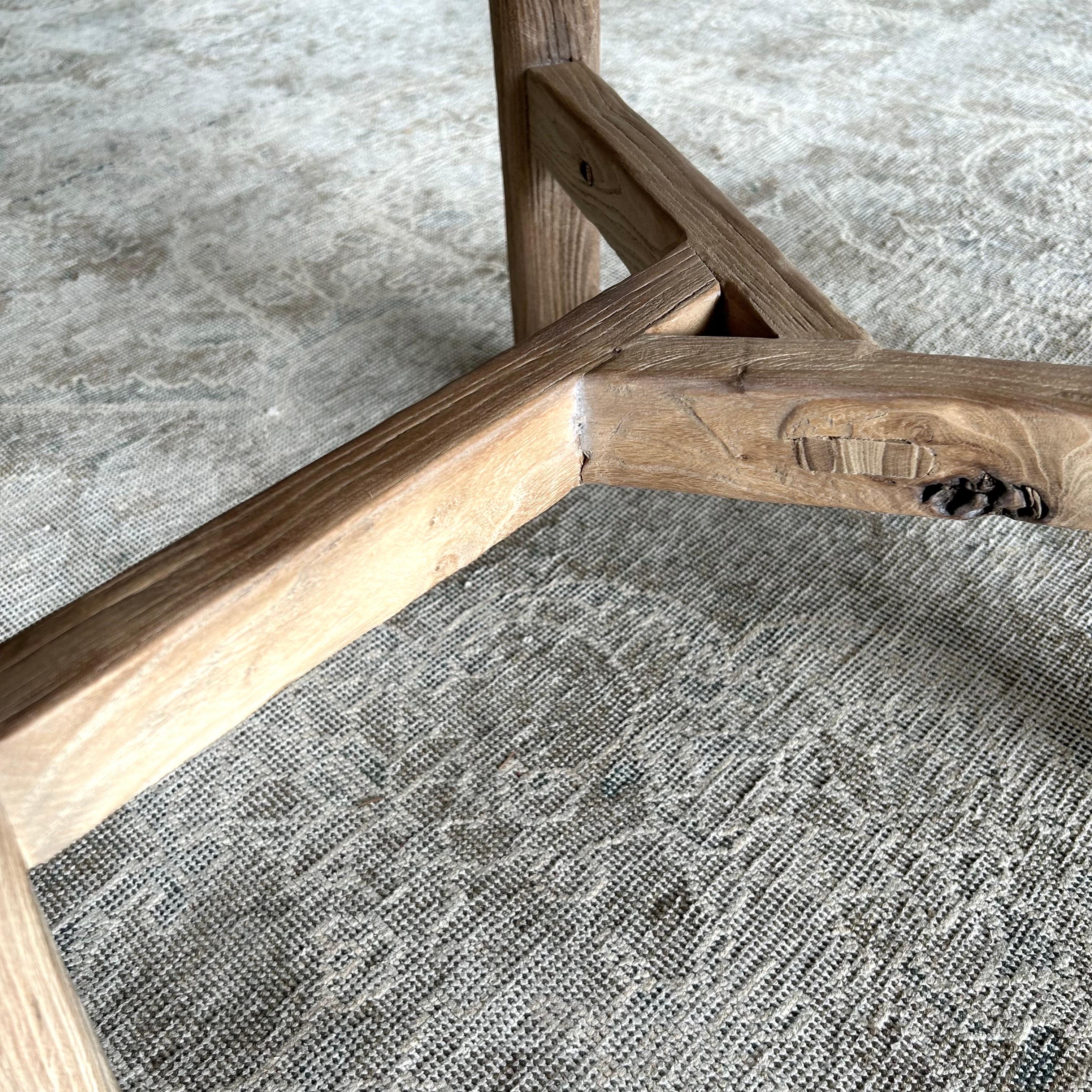 Table d'appoint en bois d'orme récupéré, finition naturelle en vente 2