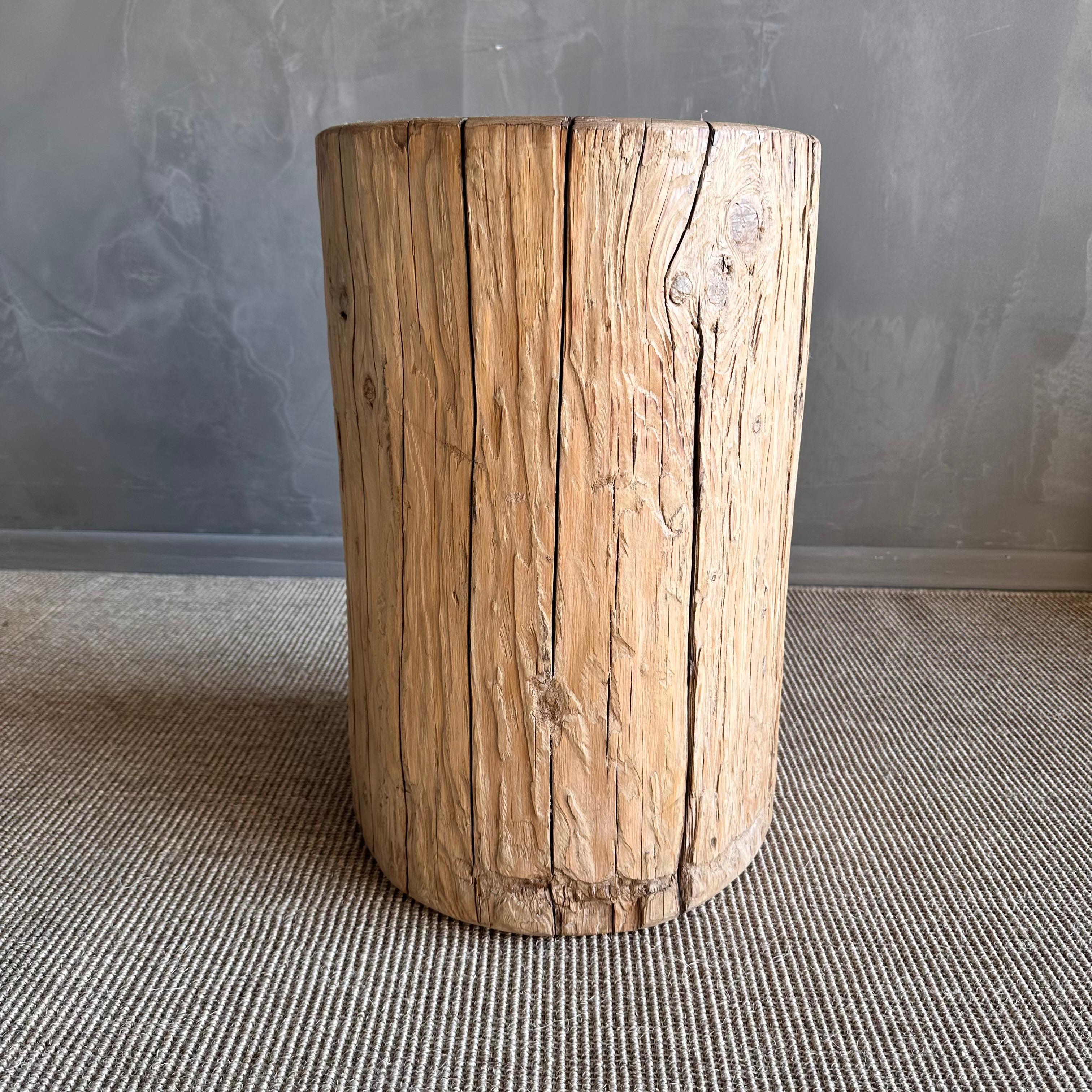 Aufgearbeitete Ulme Wood Beistelltisch Stumpf im Zustand „Neu“ im Angebot in Old Town Orange, CA