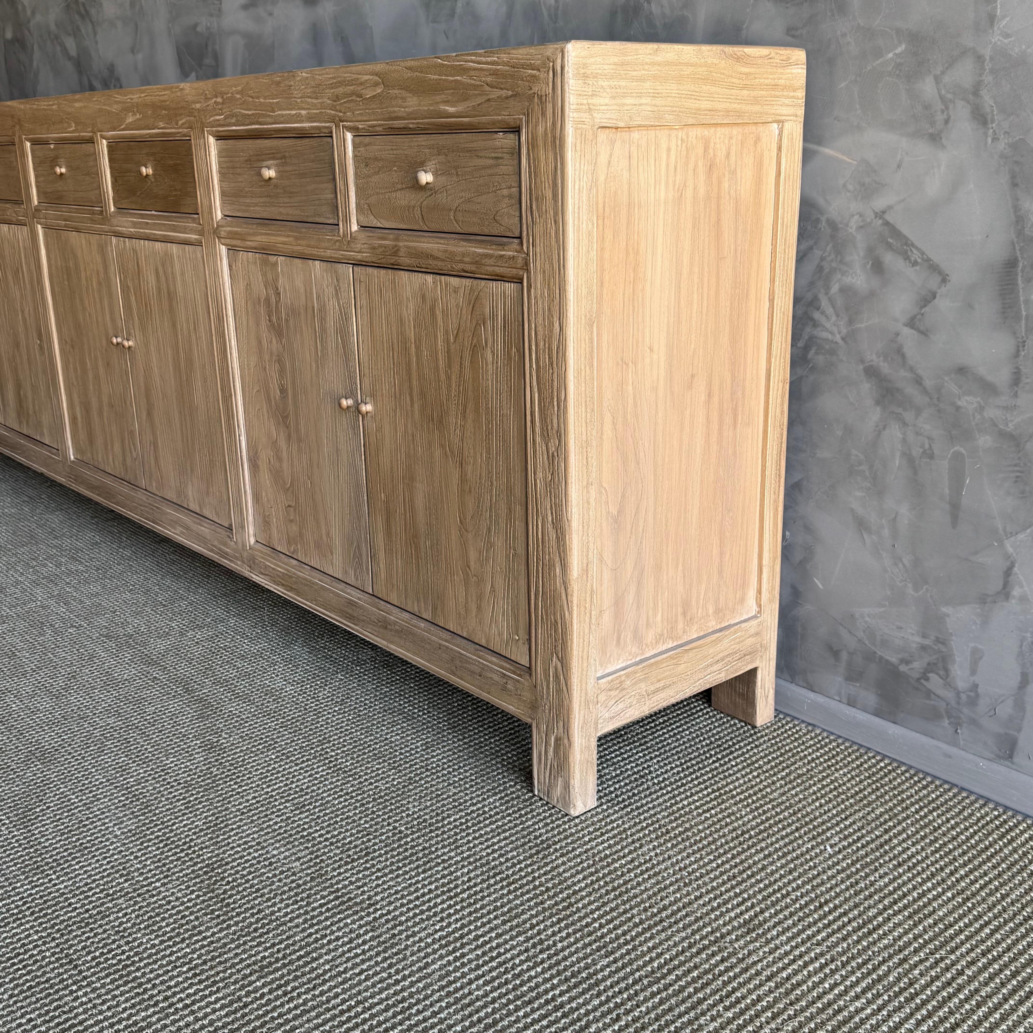 Armario de madera de olmo recuperada con puertas y cajones Siglo XXI y contemporáneo en venta