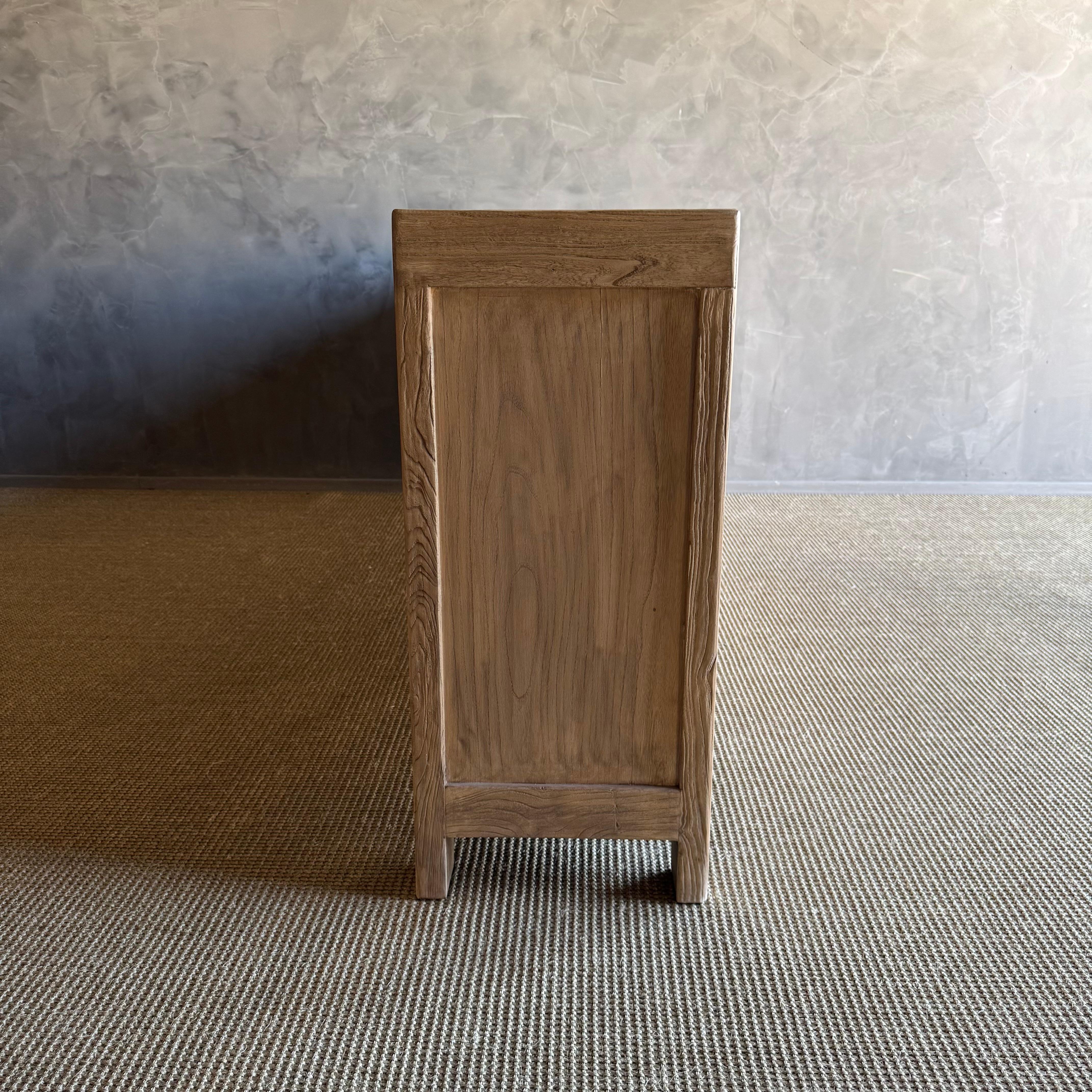 Armario de madera de olmo recuperada con puertas y cajones en venta 1