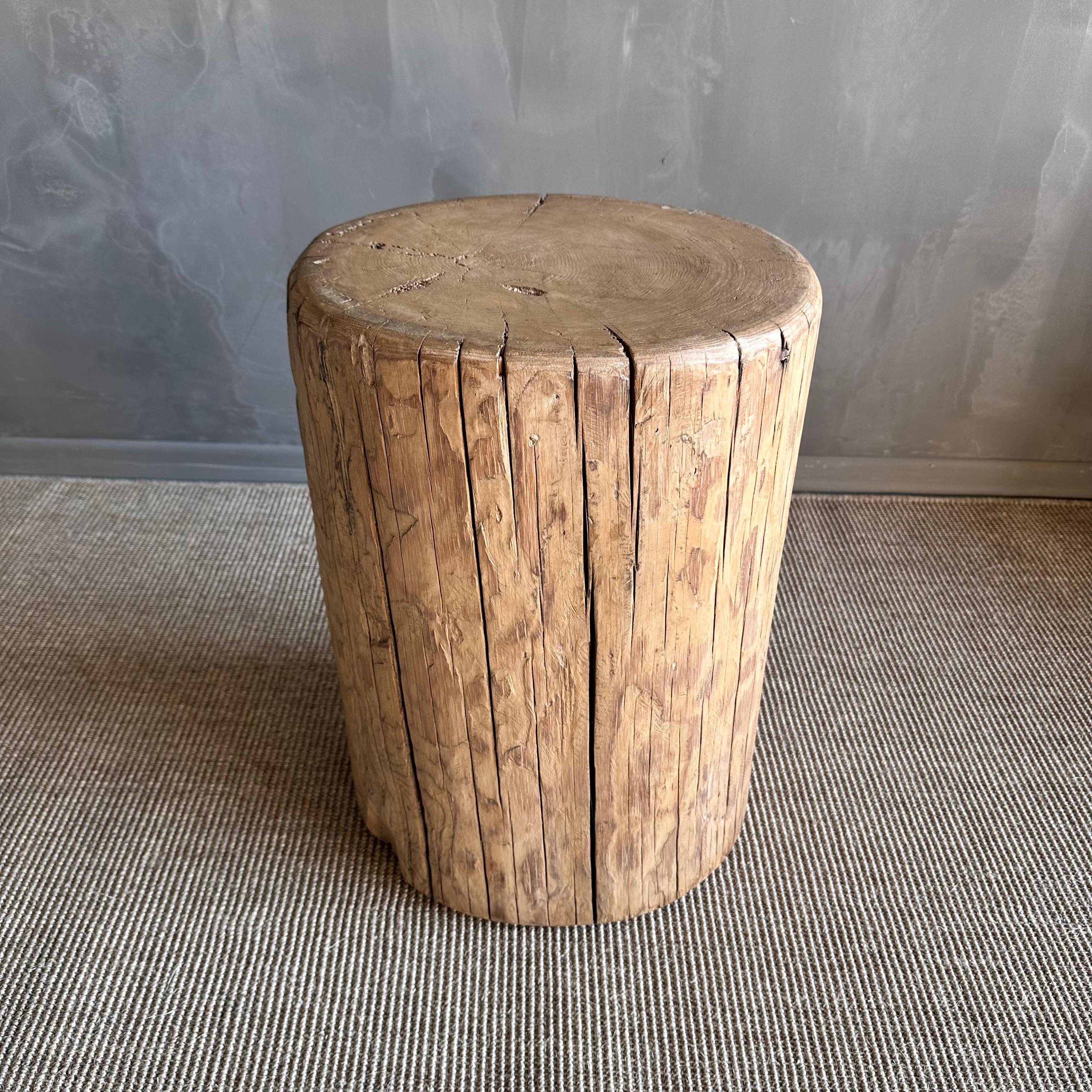 Wiederaufbereitete Ulme Wood Stump Beistelltisch im Zustand „Neu“ im Angebot in Old Town Orange, CA