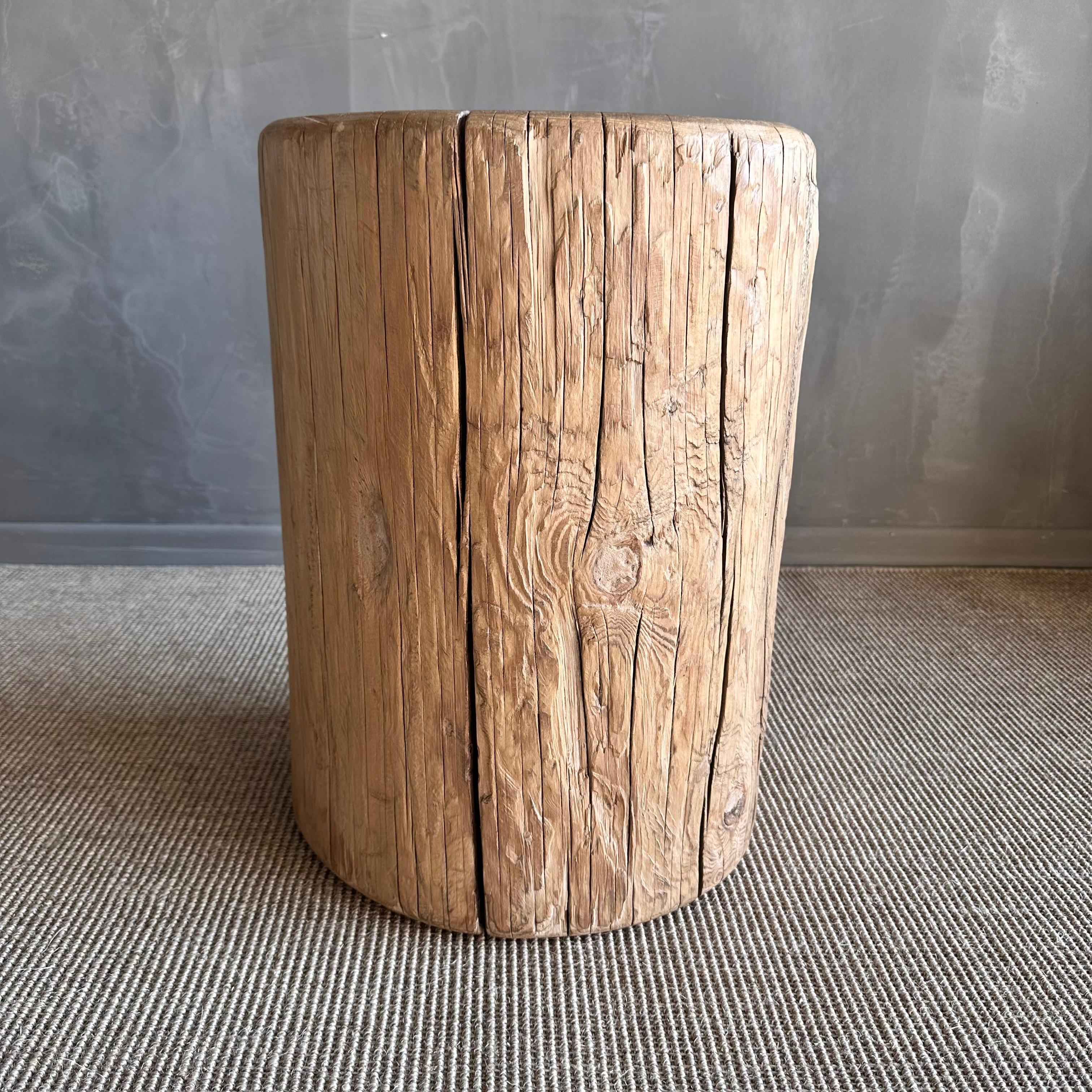 Wiederaufbereitete Ulme Wood Stump Beistelltisch (Holz) im Angebot