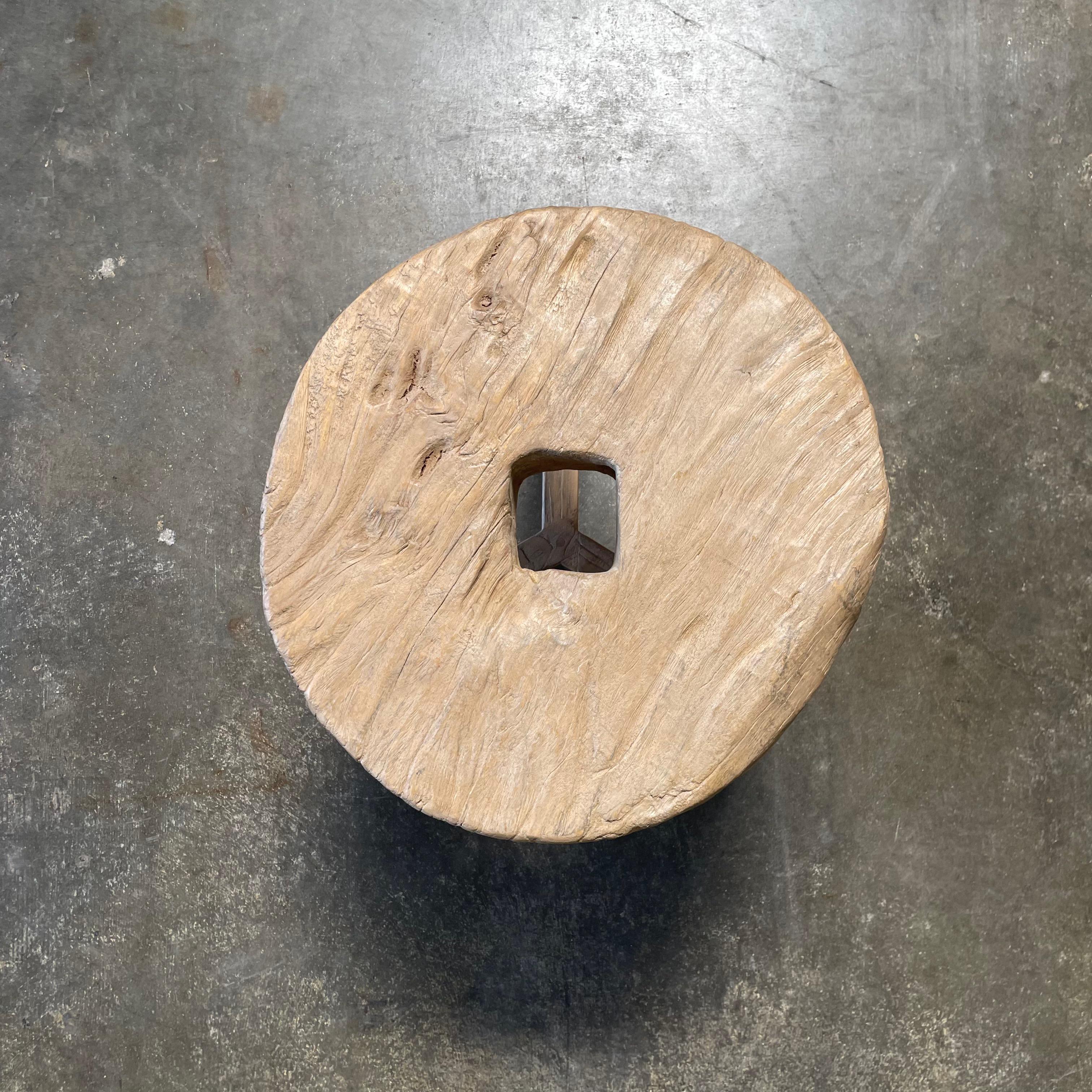 Wiederaufbereitete Ulme Wood Wheel Tisch (Rustikal) im Angebot
