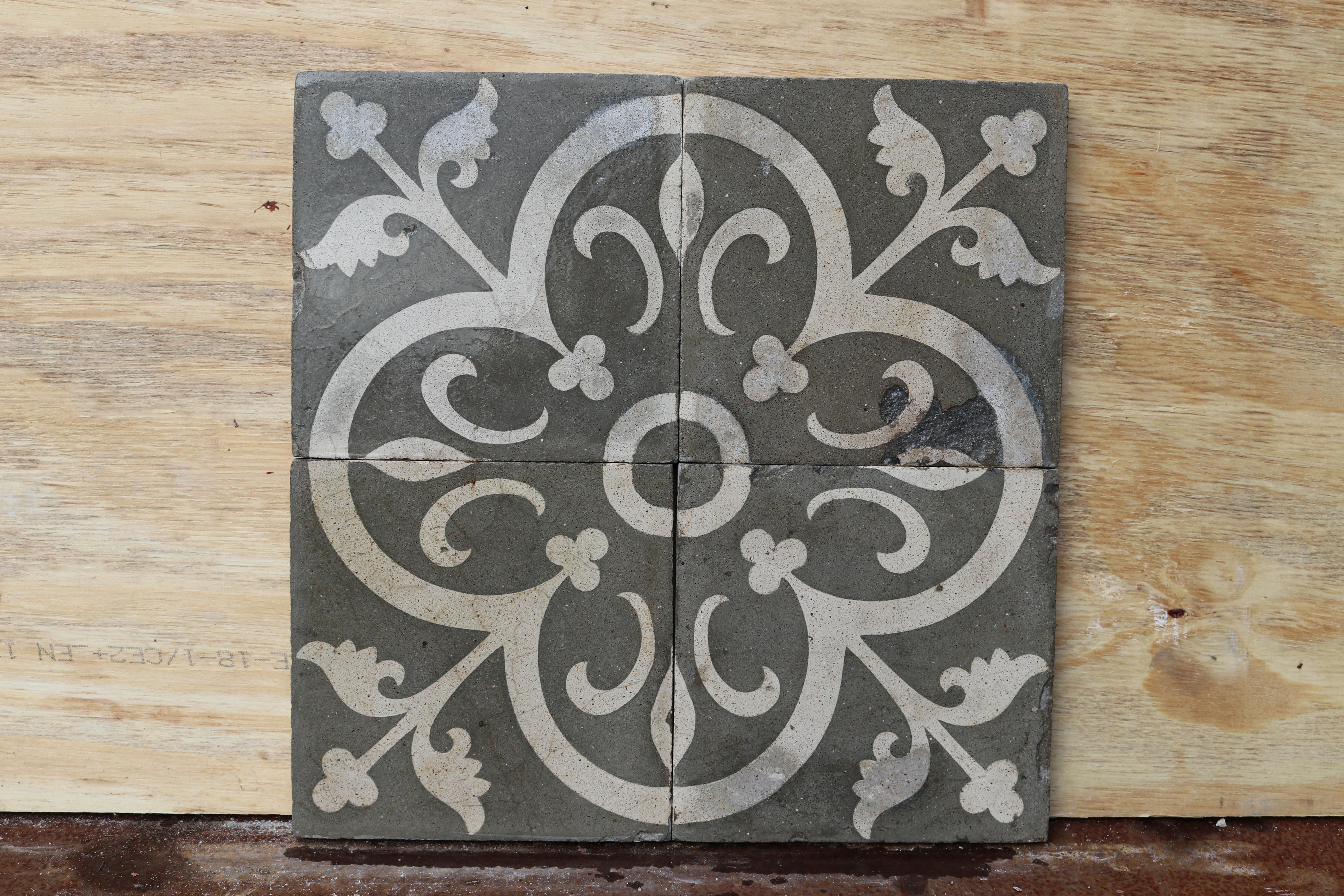 Reclaimed Encaustic Floor Tiles with Pattern In Fair Condition In Wormelow, Herefordshire