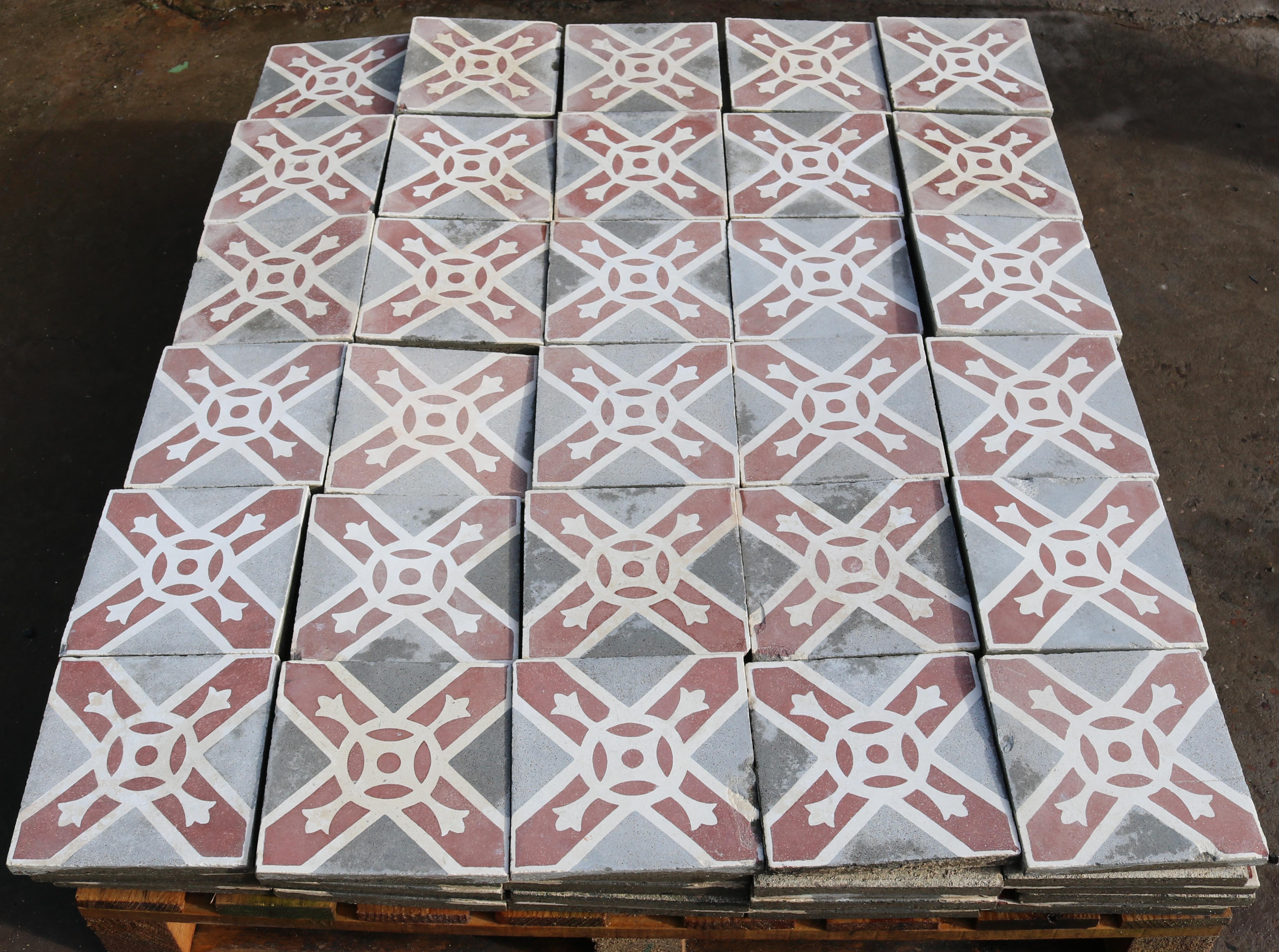 Reclaimed Encaustic Floor Tiles with Pattern In Fair Condition In Wormelow, Herefordshire