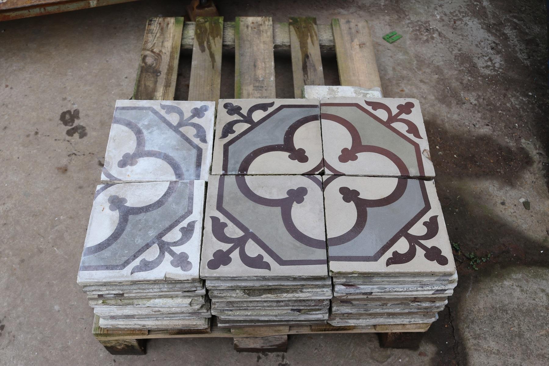 Reclaimed Encaustic Floor Tiles with Pattern For Sale 3
