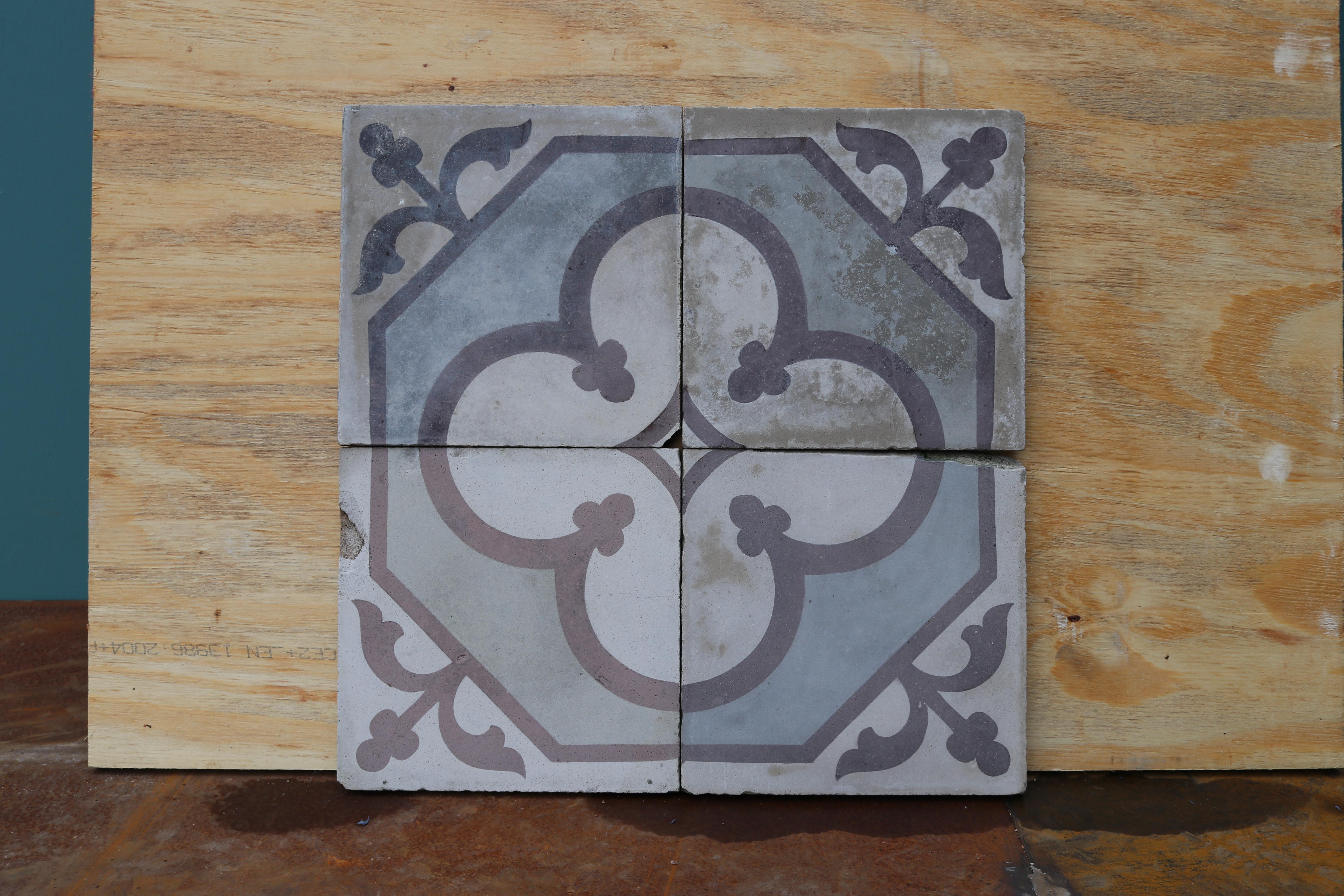 Reclaimed Encaustic Floor Tiles with Pattern In Fair Condition For Sale In Wormelow, Herefordshire