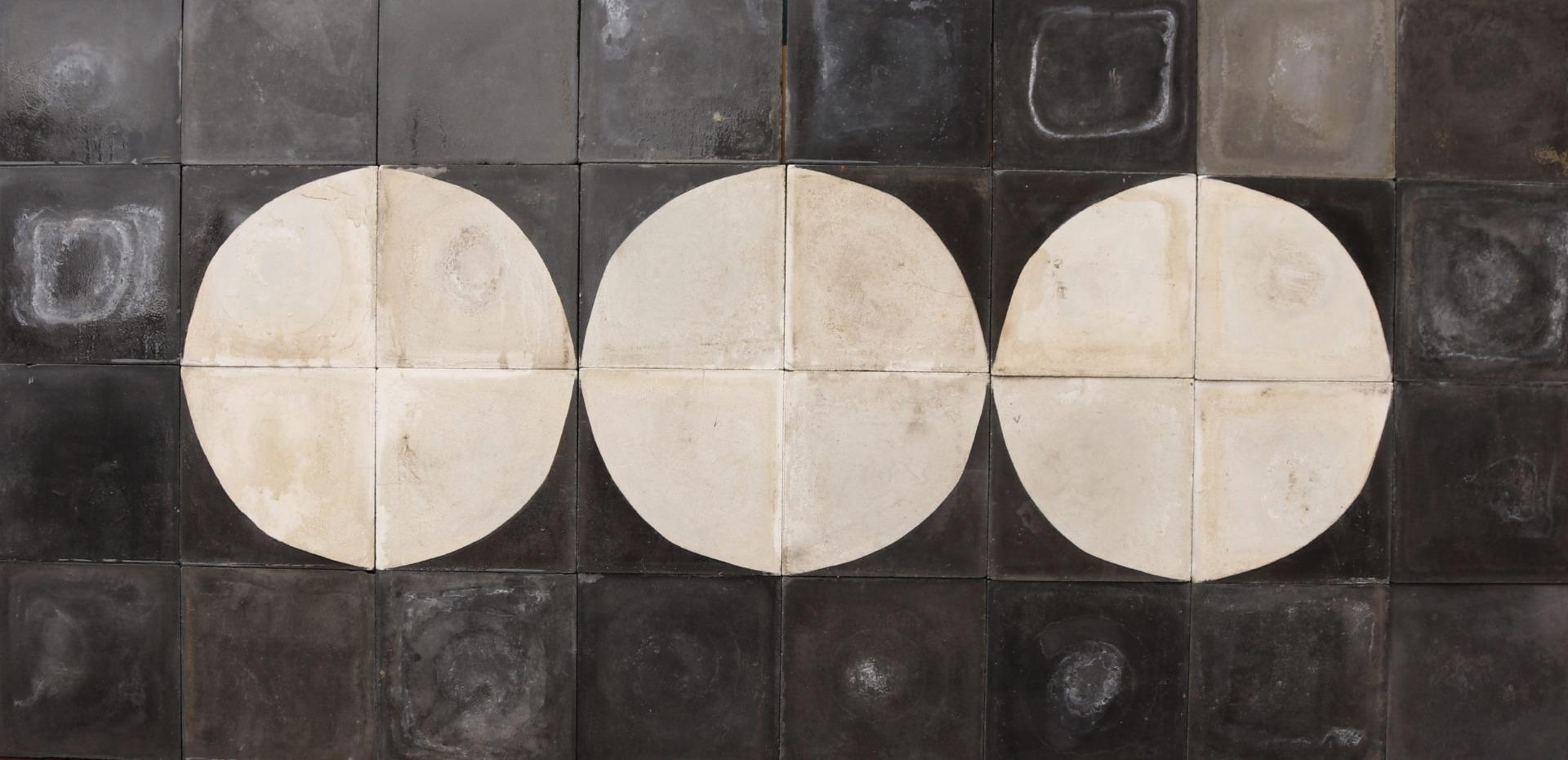 A batch of 37 reclaimed encaustic cement tiles with a black and white circle pattern. These tiles will cover 1.4 m2 or 15 ft2. Suitable for wall or floors. This would make a great kitchen or bathroom splash-back.

Weathered surfaces and small