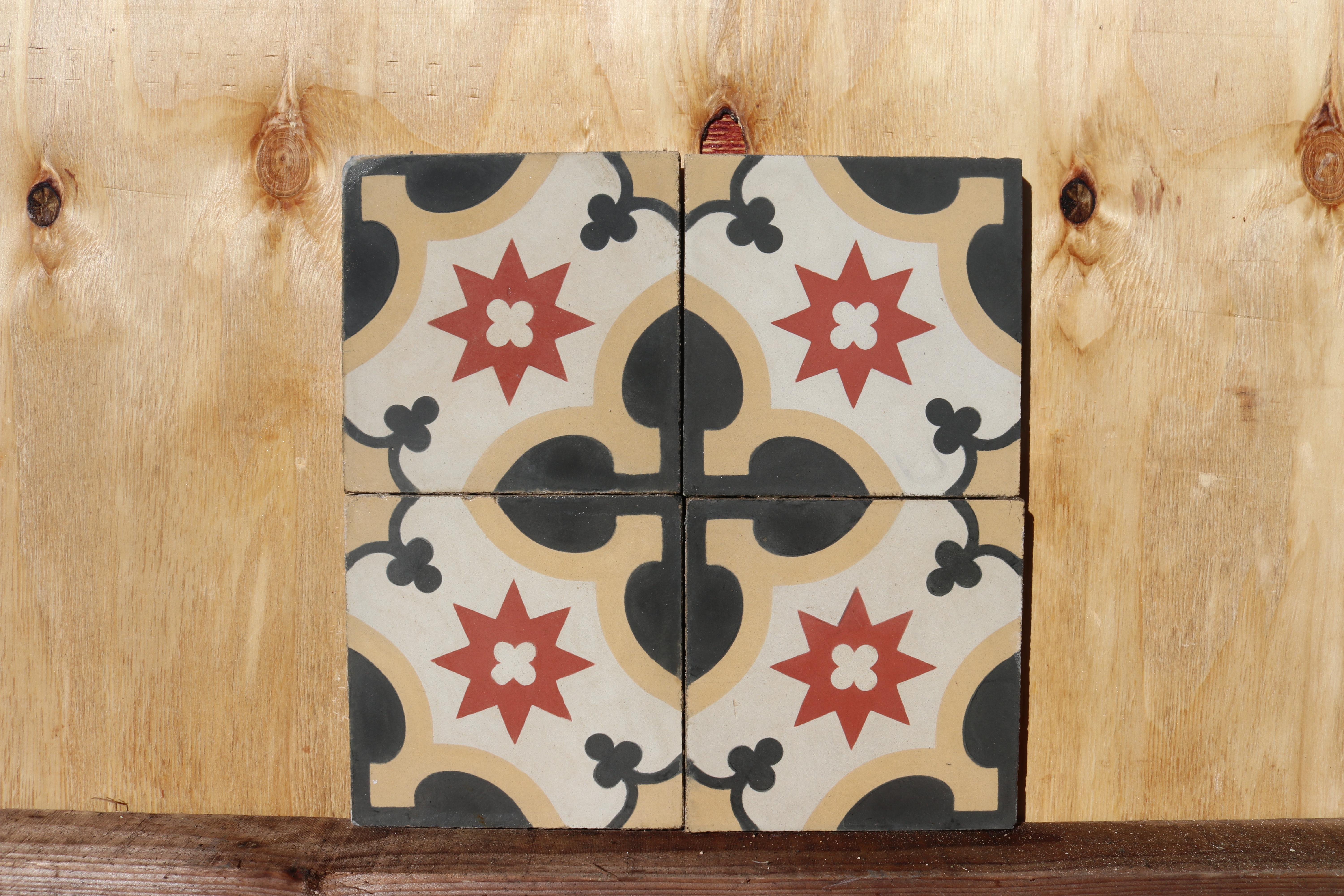 A set of 20 reclaimed / unused encaustic tiles, perfect for a splash-back or hall way. These tiles will cover 0.8 m2 or 8.6 sq ft.