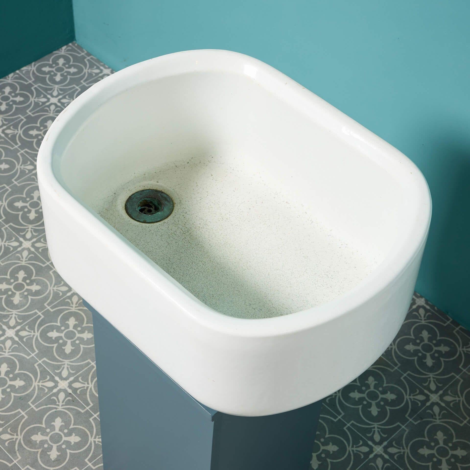 Ovale englische Spüle in Belfast-Form (wiederaufbereitet) (Moderne der Mitte des Jahrhunderts) im Angebot