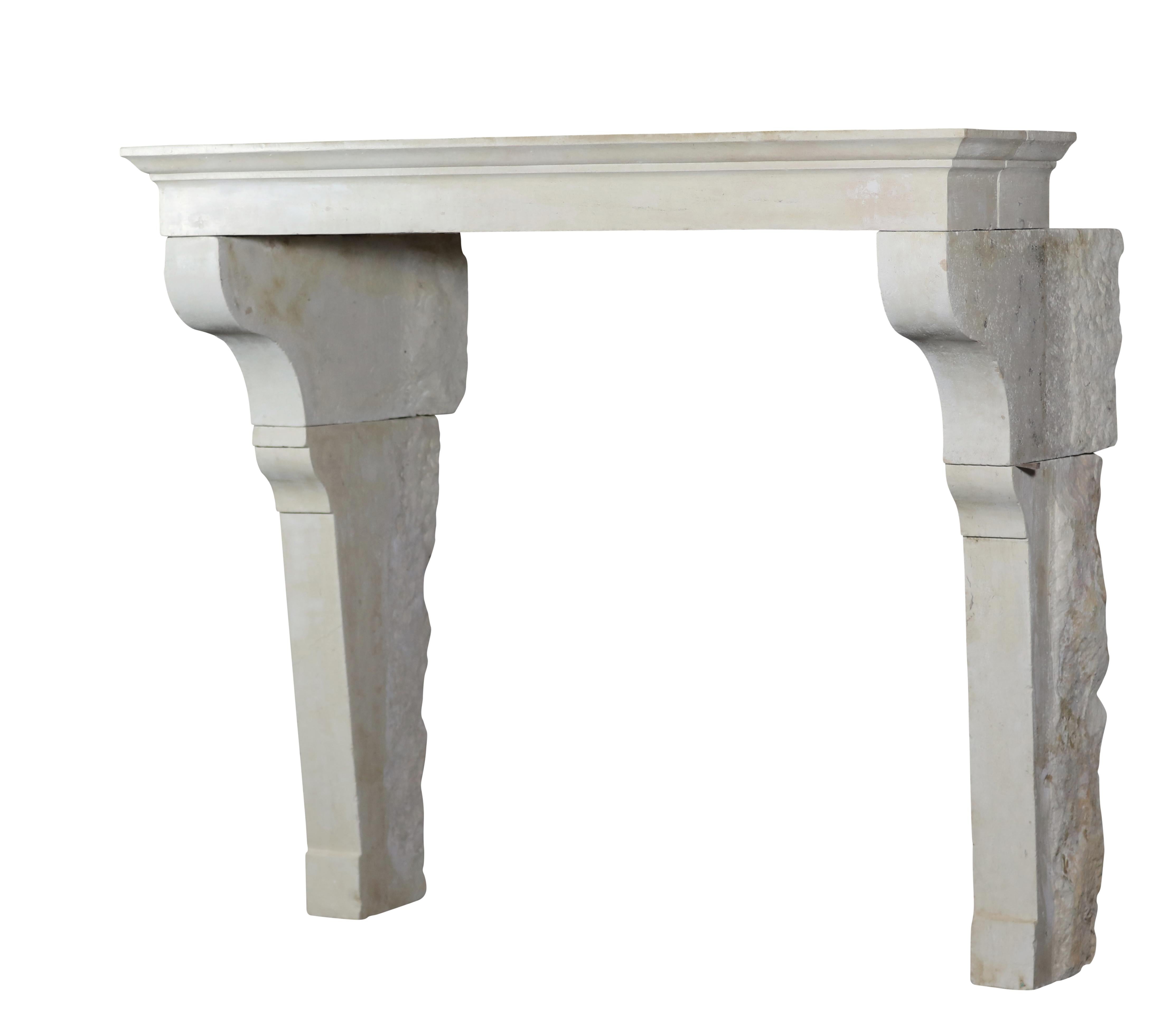 Reclaimed Fireplace Mantle In Limestone From France In Excellent Condition For Sale In Beervelde, BE