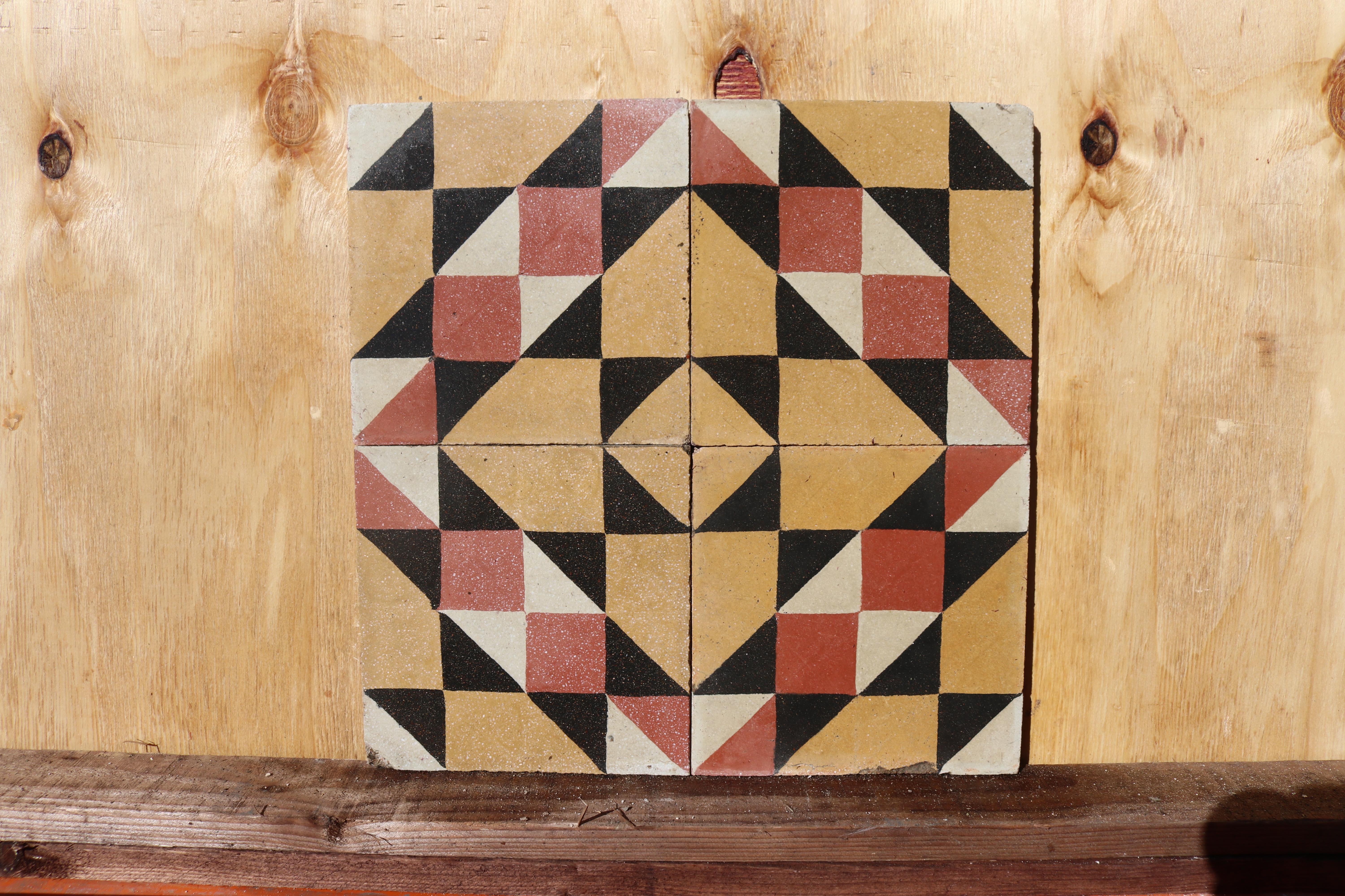 Reclaimed Floor Tiles In Good Condition For Sale In Wormelow, Herefordshire