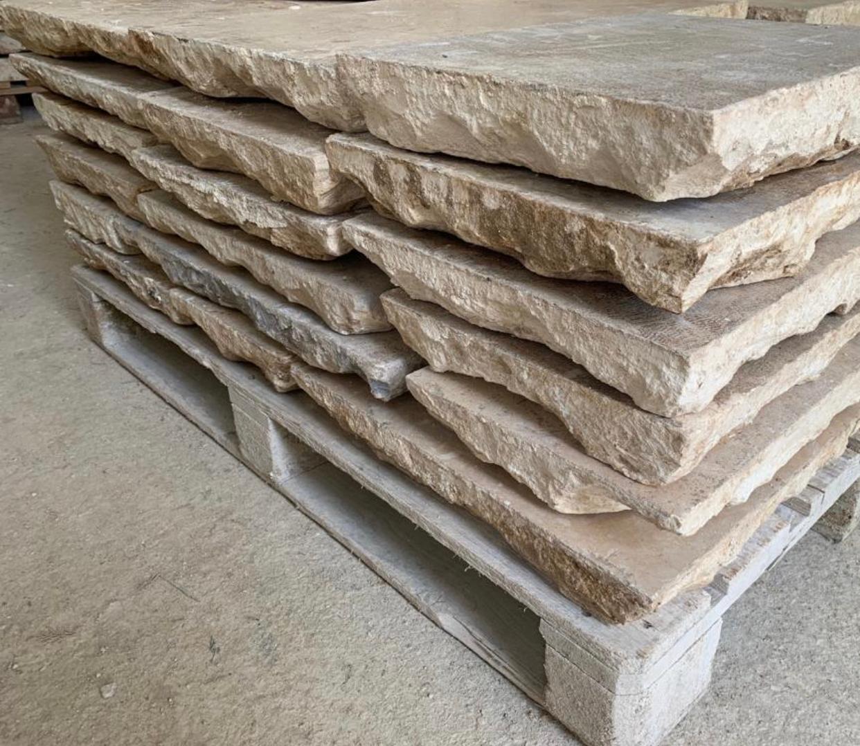 Reclaimed French Limestone Flooring Dalles De Bourgogne 18th Century In Excellent Condition For Sale In Forte Dei Marmi, IT