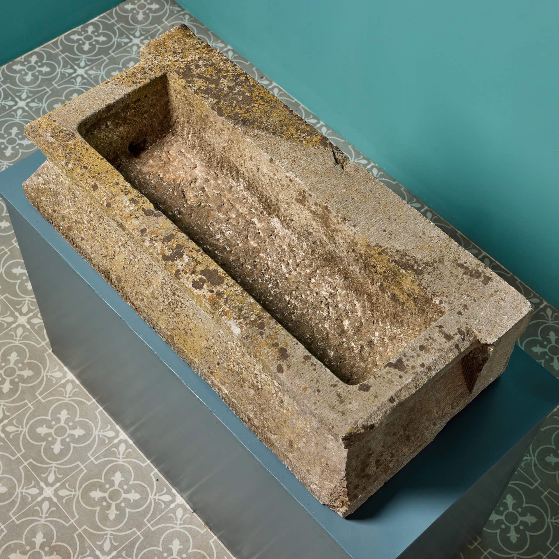 Européen A Stone Stone récupérée en vente