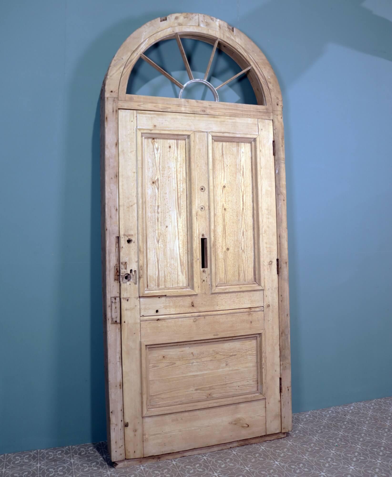 Reclaimed Georgian Front Door with Fanlight In Fair Condition For Sale In Wormelow, Herefordshire