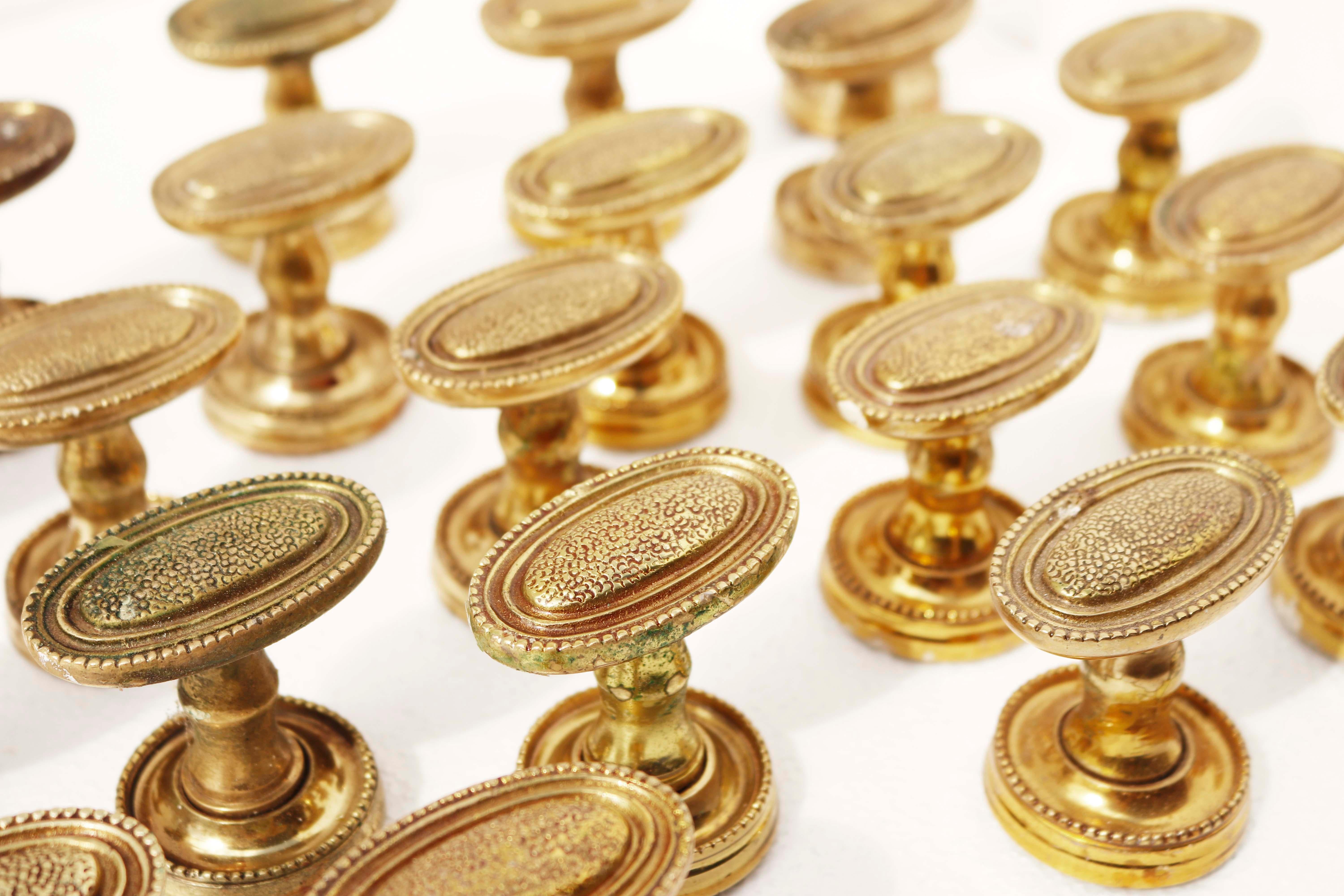 Set of Reclaimed Georgian Style brass door knobs.

We have 11 pairs of oval brass door knobs, with concealed screw fixings.

Additional Dimensions

Back plate diameter 5 cm.