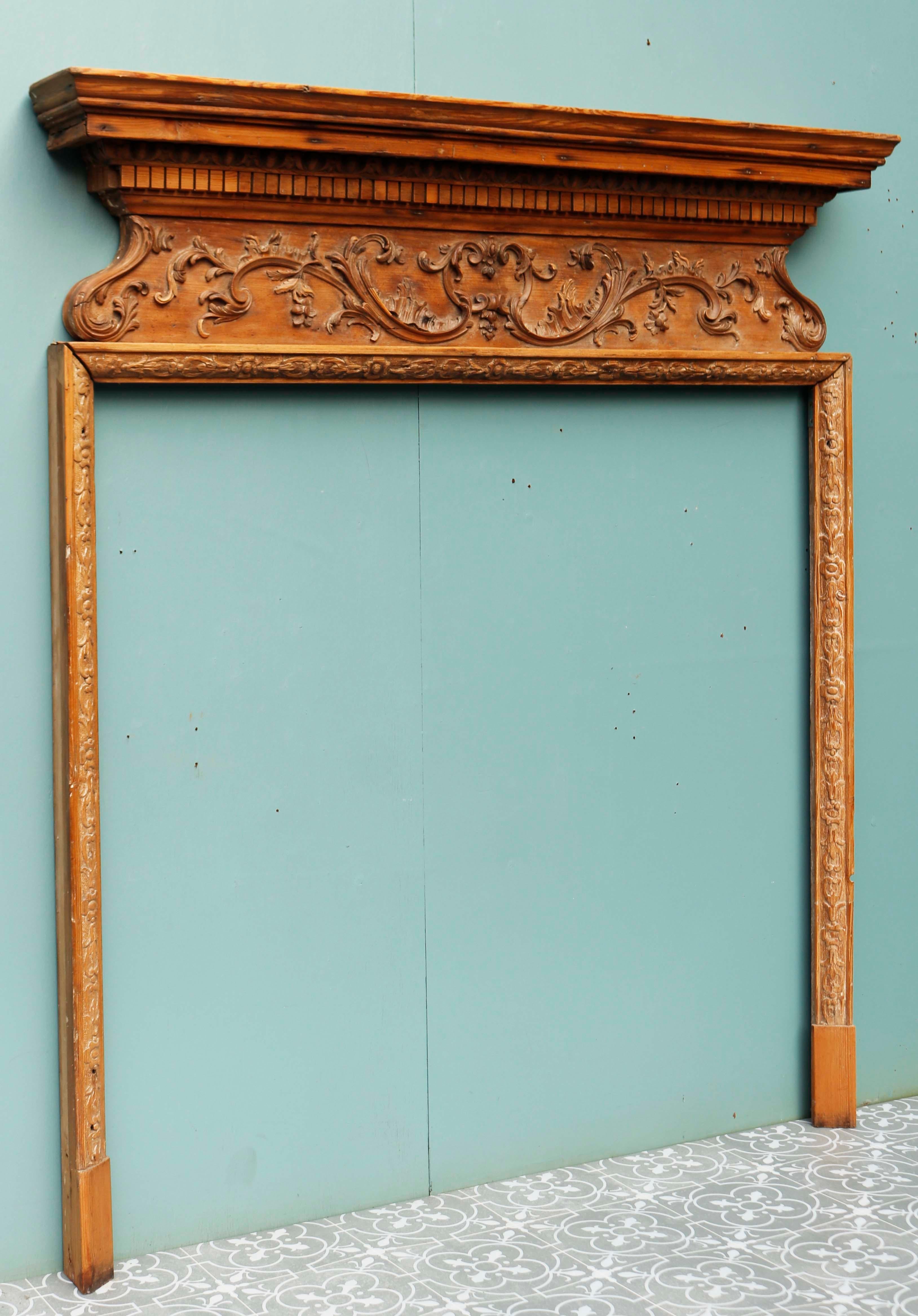 XVIIIe siècle Cheminée géorgienne ancienne en pin sculpté en vente