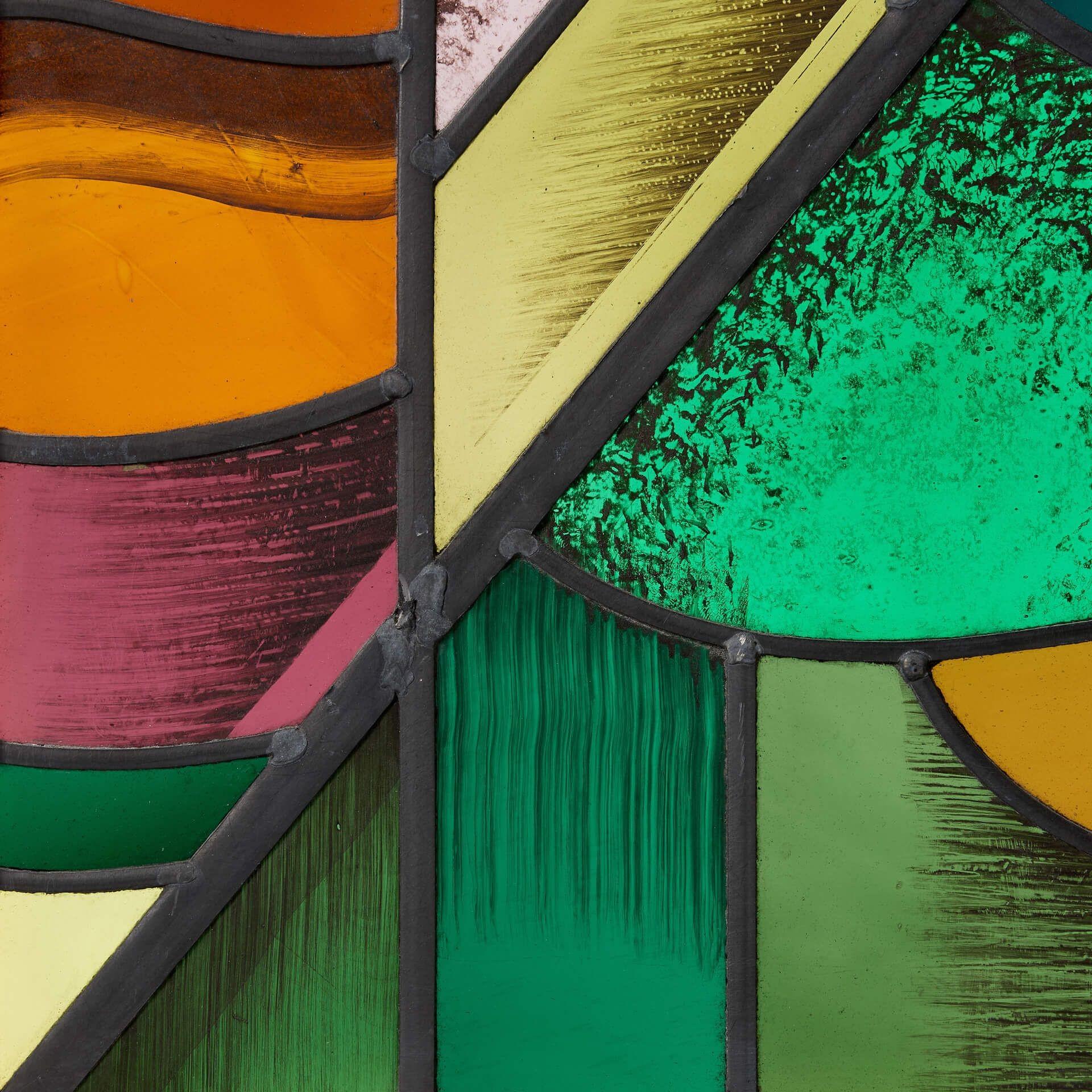 Vidriera arqueada abstracta recuperada de Goddard & Gibbs Inglés en venta