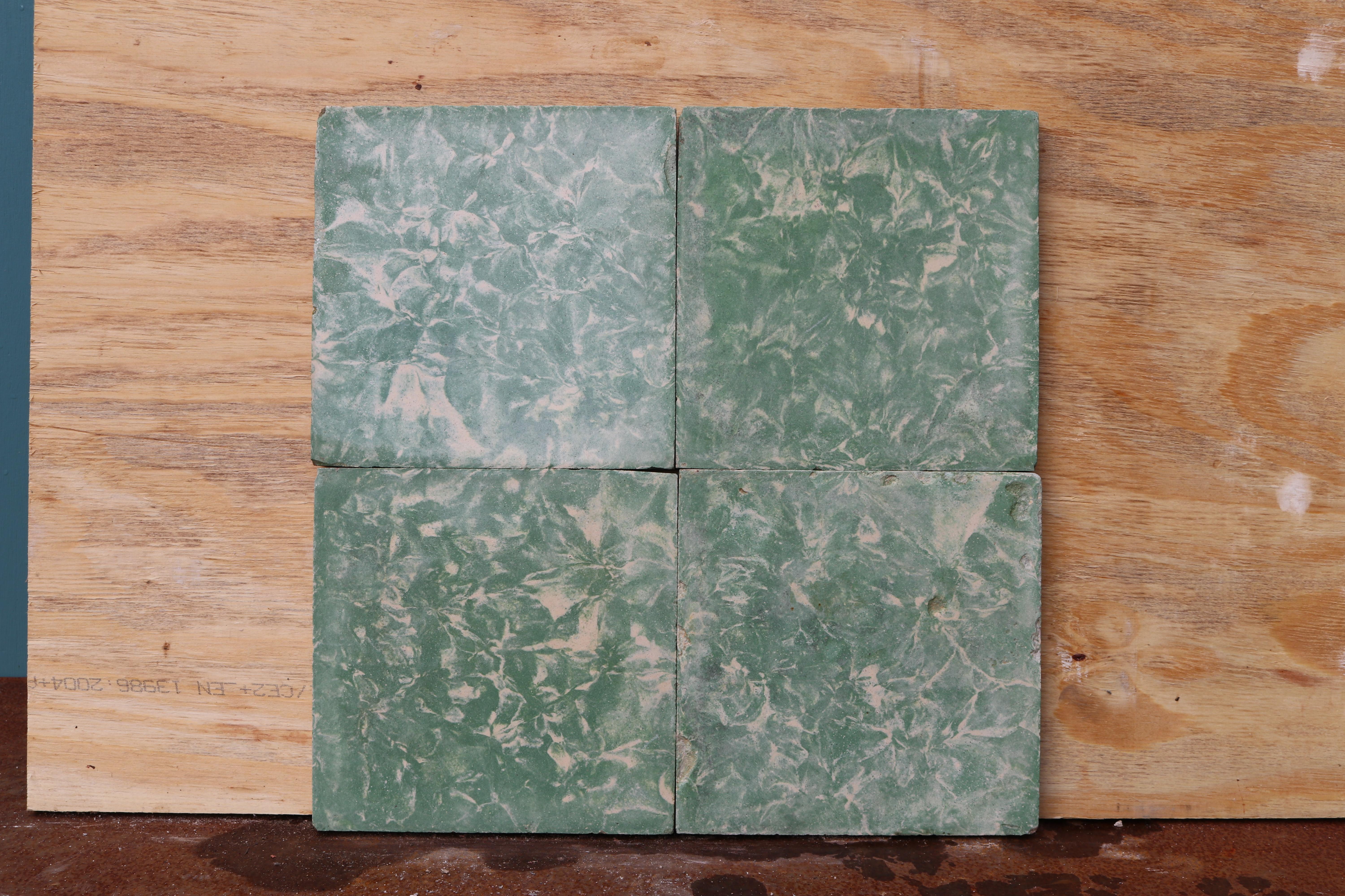 20ième siècle Carreaux de sol en ciment à effet marbre vert recyclé en vente
