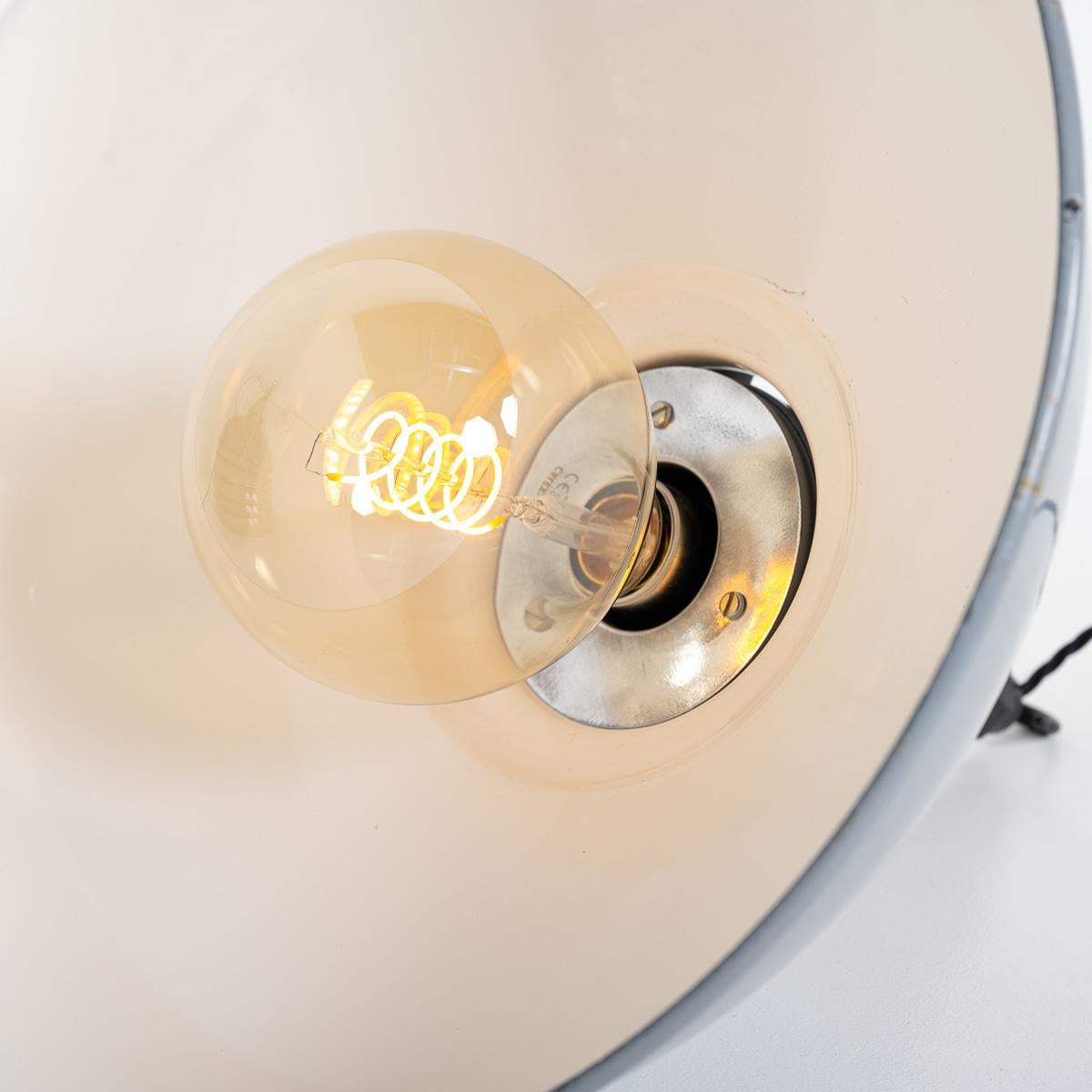 Lampade a sospensione di fabbrica in smalto grigio recuperato con accessori neri di Thorlux in vendita 9