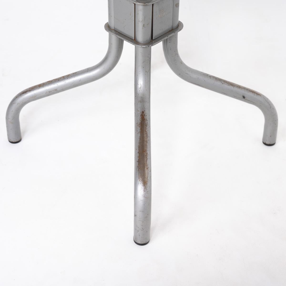 Verstellbare Hocker aus Altholz mit industrieller Fabrikhöhe von Leabank Chairs Ltd im Angebot 2