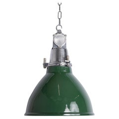 Ciondoli industriali recuperati con smalto verde di Thorlux