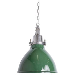 Ciondoli industriali recuperati con smalto verde di Thorlux