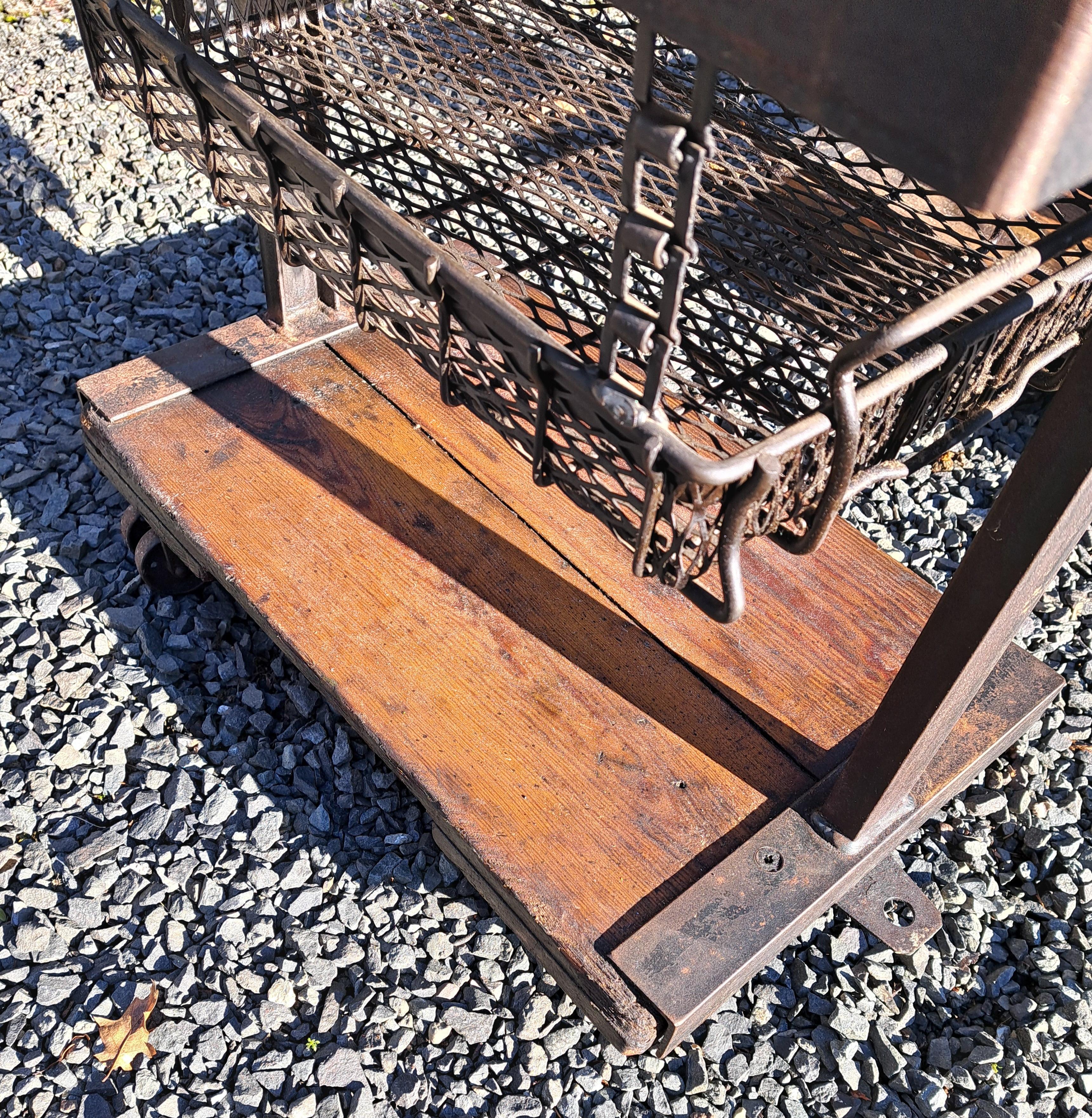 Industriel Reclaimed Industrial Side Tables a Pair en vente