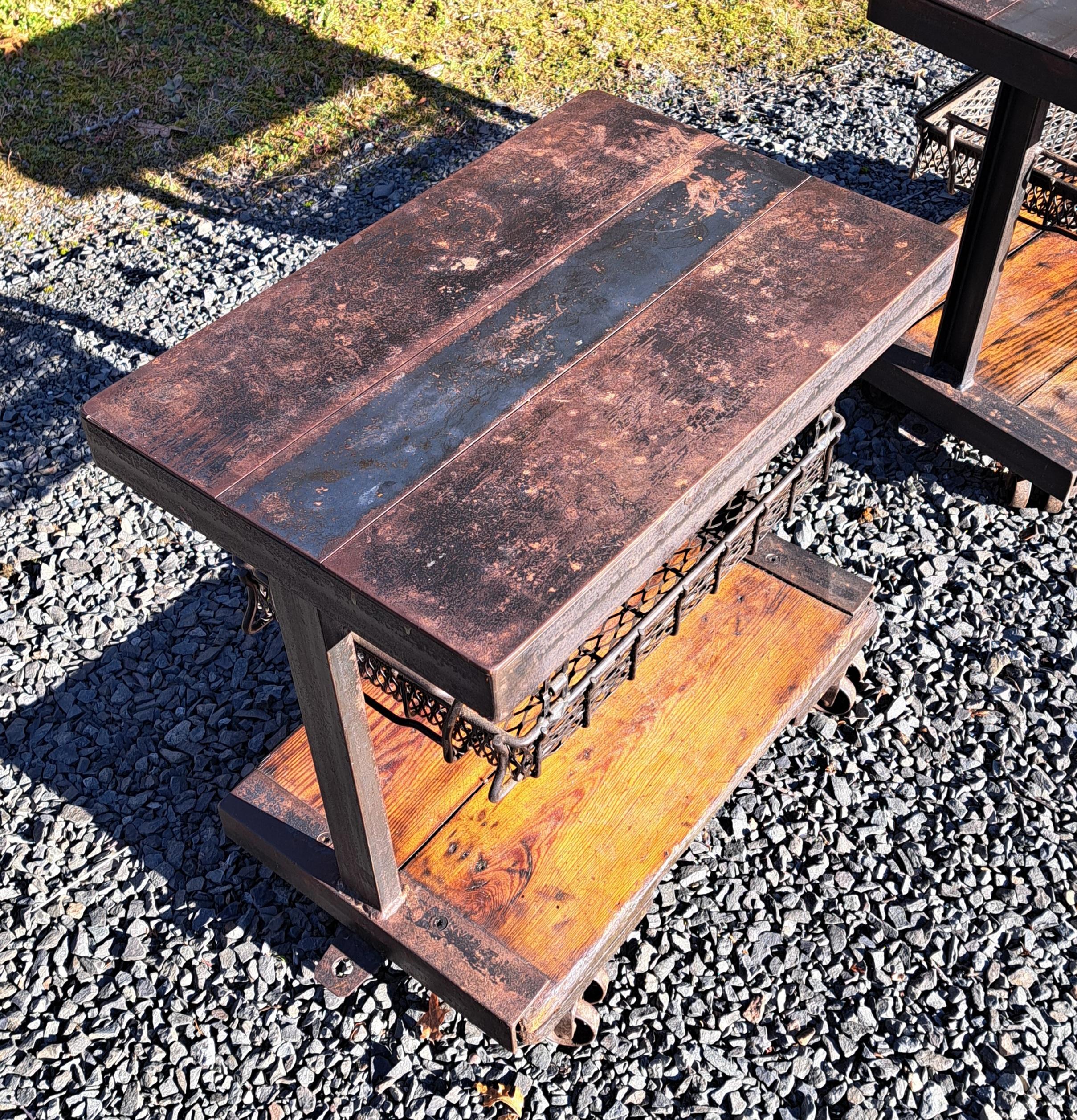 Fer Reclaimed Industrial Side Tables a Pair en vente