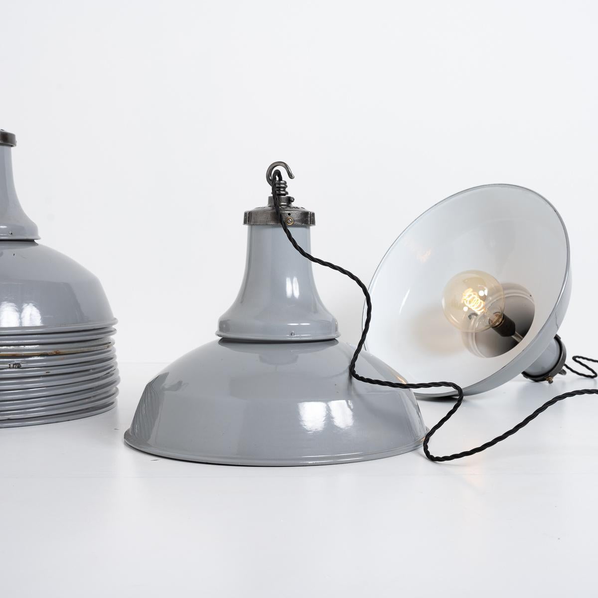 Reclaimed Industrial Vitreous Enamelled Pendant Lights by Benjamin Electric For Sale 3