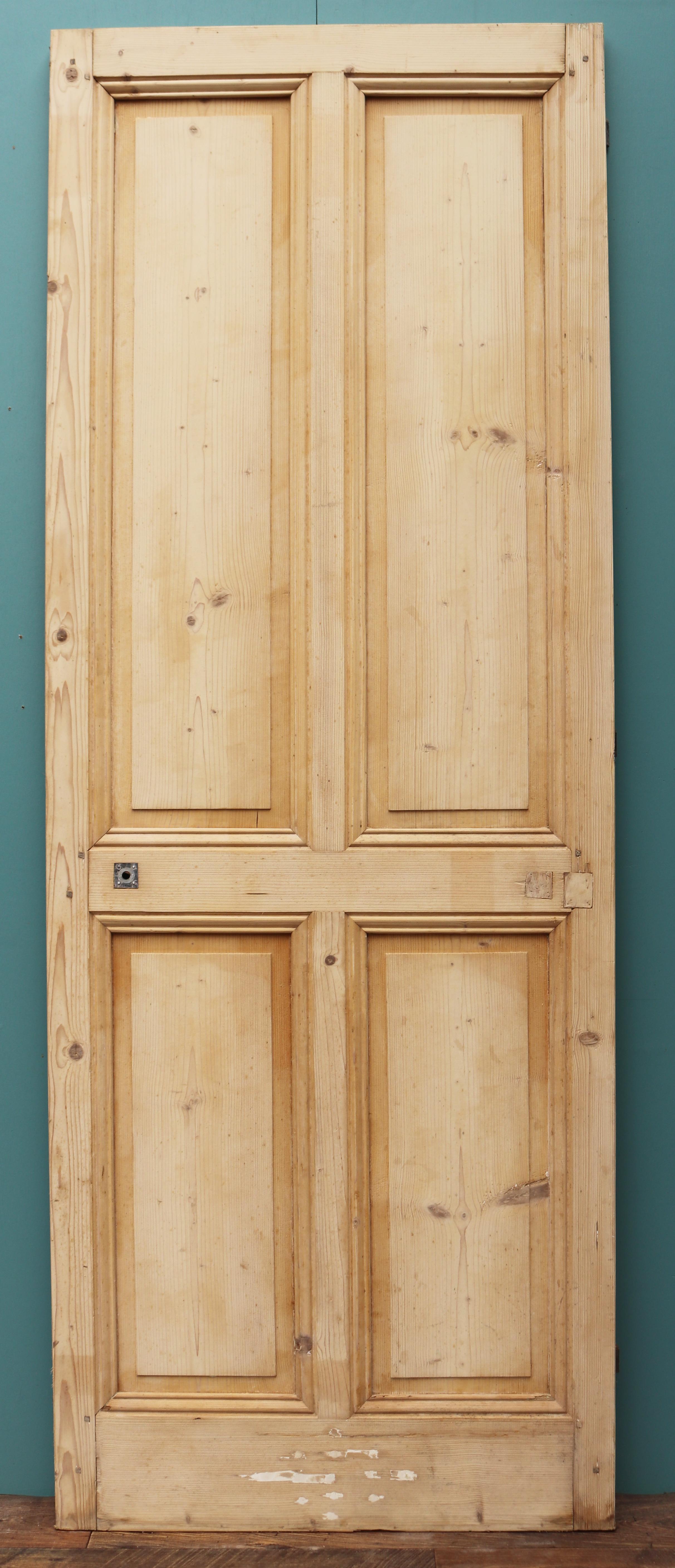 Reclaimierte Innentür aus Kiefernholz im viktorianischen Stil im Zustand „Relativ gut“ im Angebot in Wormelow, Herefordshire