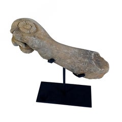 Frammento di scultura khmer recuperata, inizio XX secolo