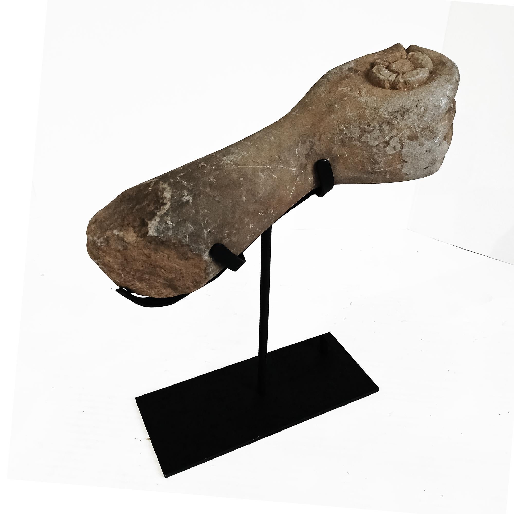 Autre Fragment de sculpture khmère récupérée, début du 20e siècle en vente