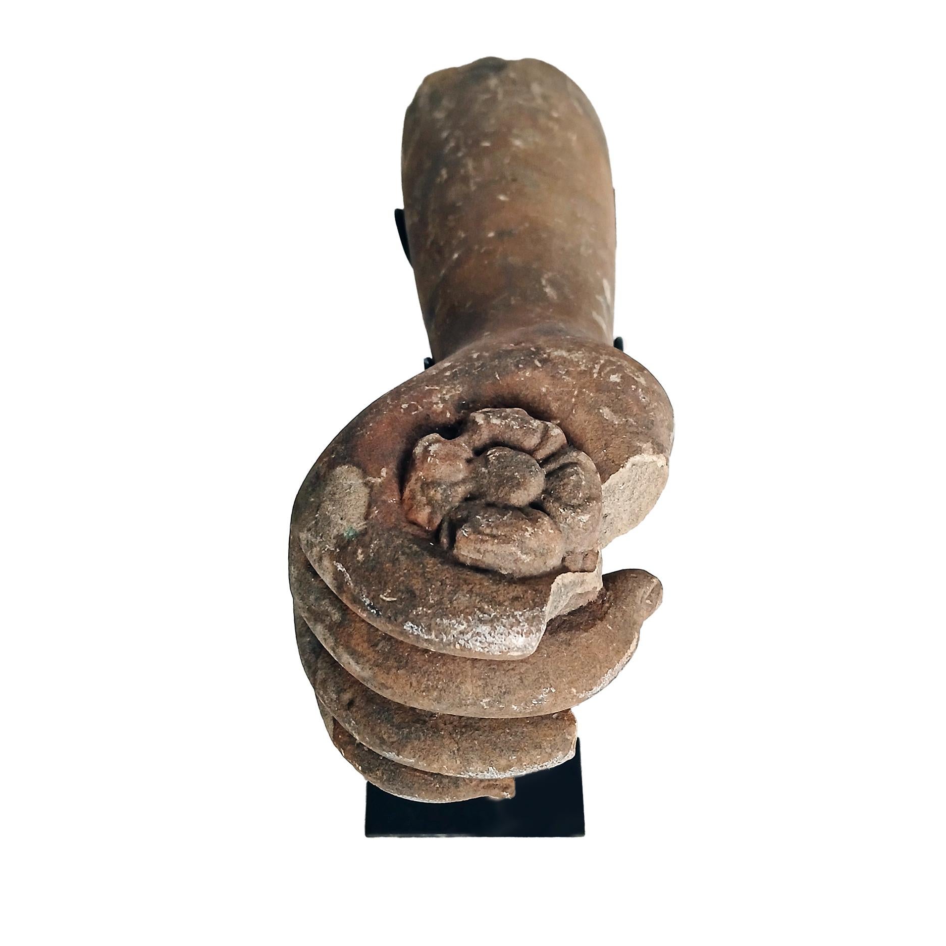 Arenaria Frammento di scultura khmer recuperata, inizio XX secolo in vendita