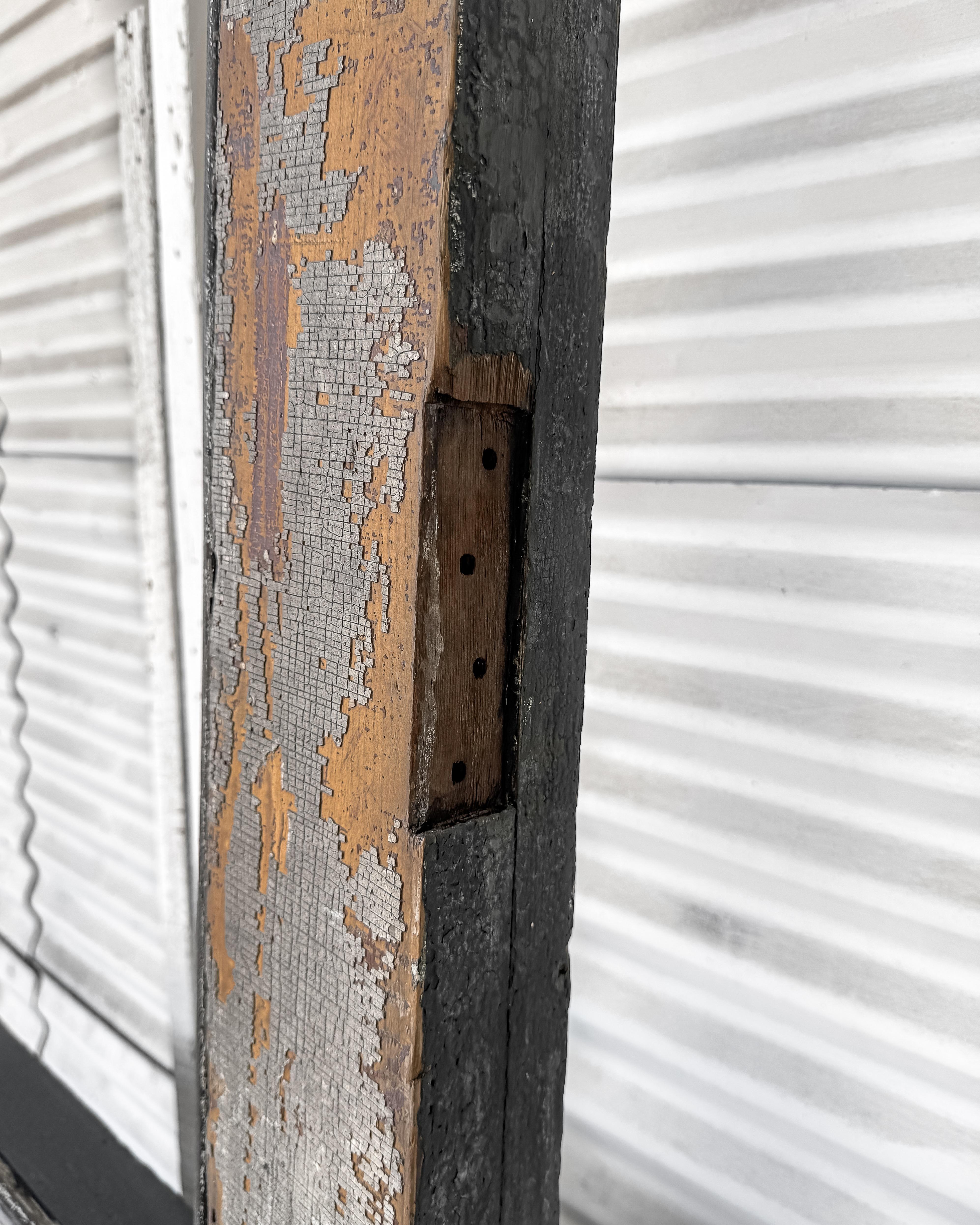 Porte extérieure récupérée de la fin du 19e siècle avec une peinture altérée par les intempéries en vente 4