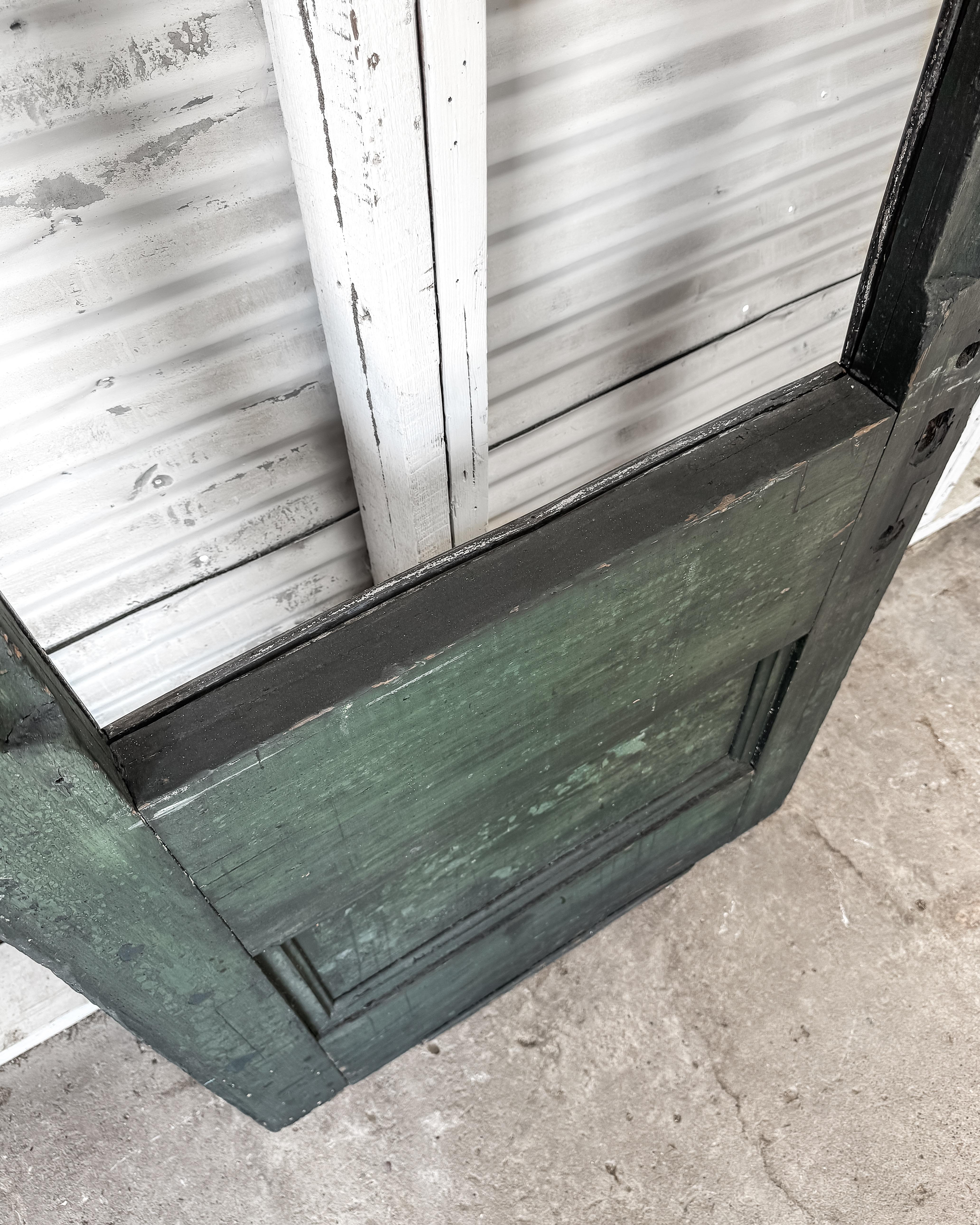 Porte extérieure récupérée de la fin du 19e siècle avec une peinture altérée par les intempéries en vente 14