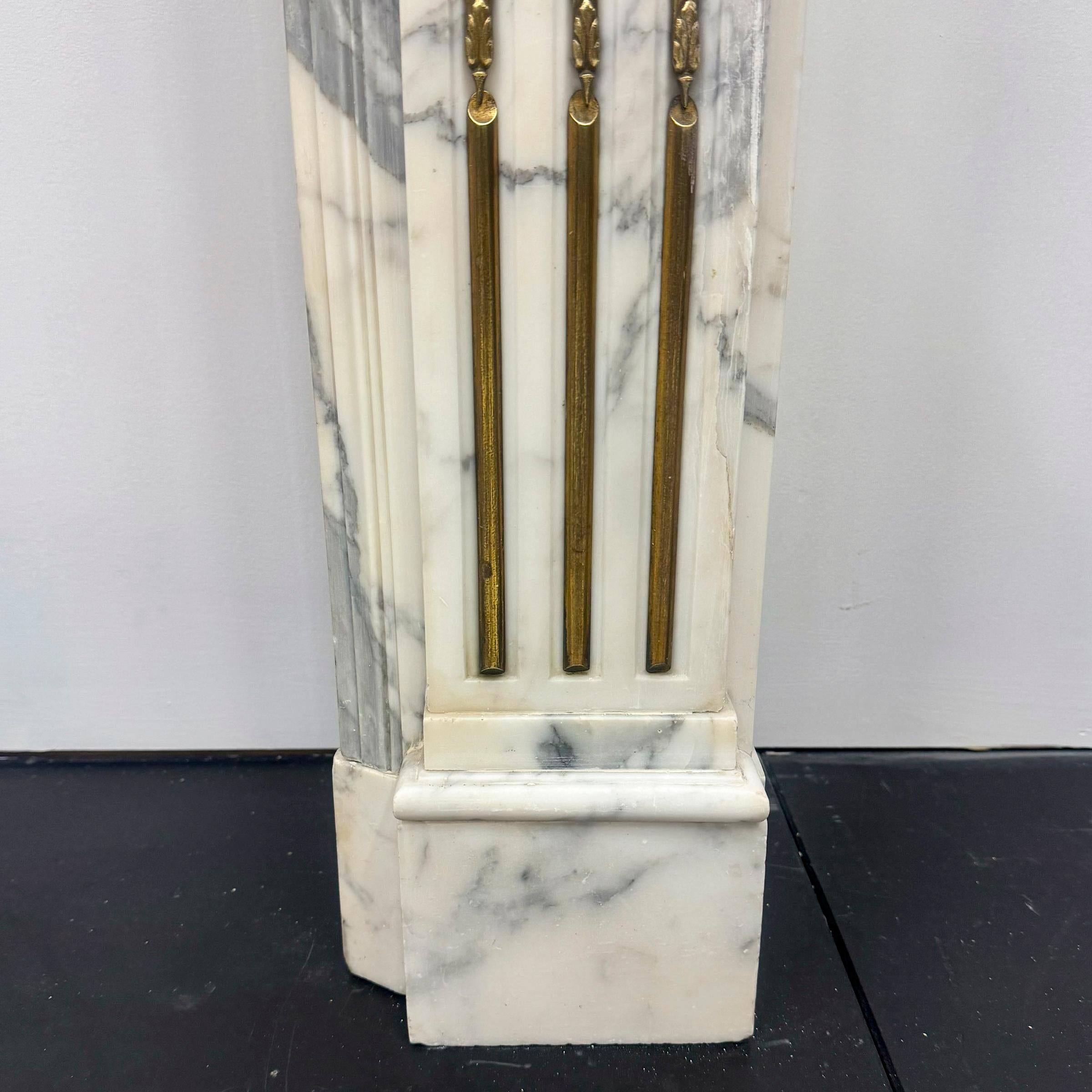 Kamin aus Arabescato-Marmor im Louis XVI-Stil 8